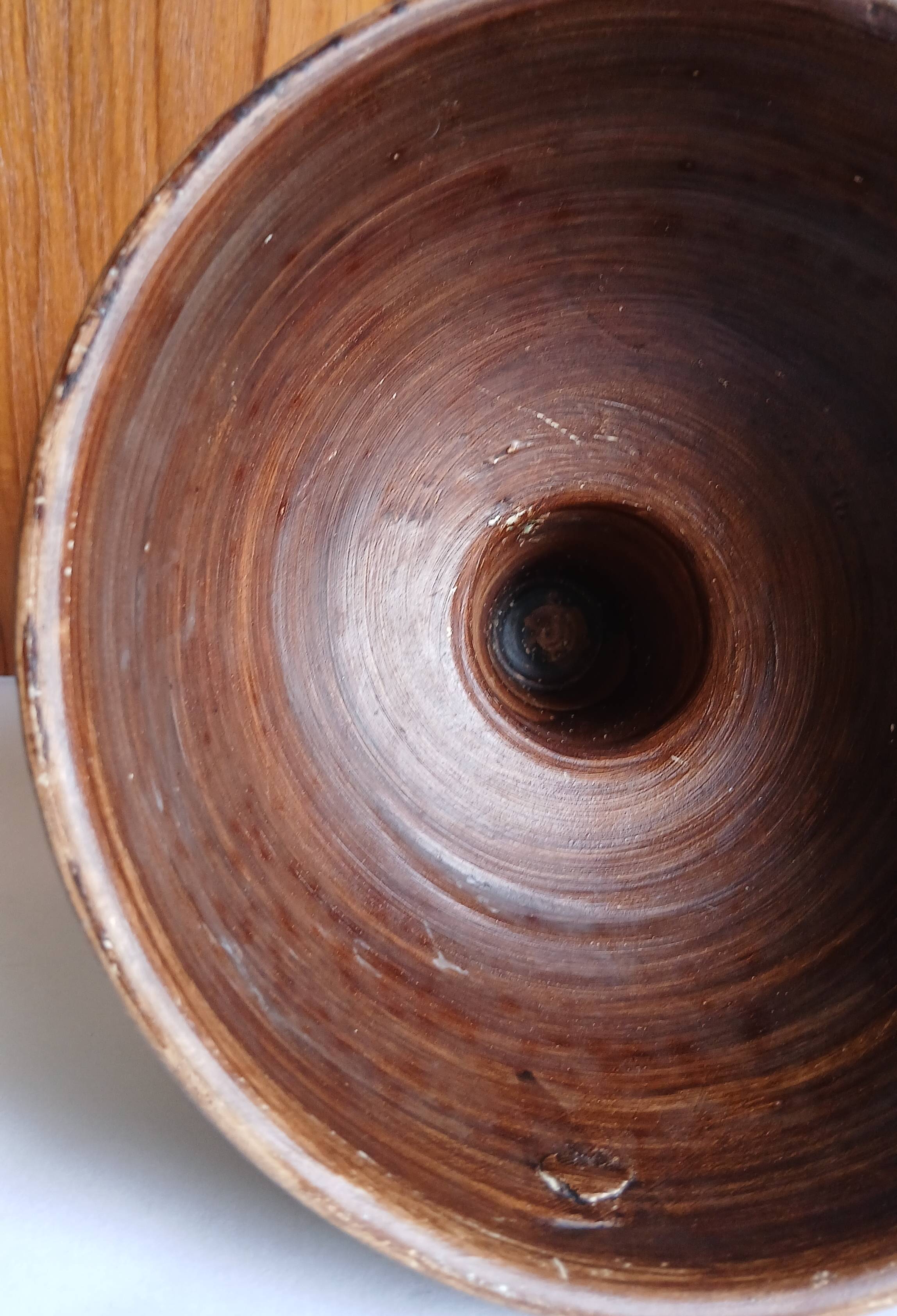 Cup on a pedestal in handcrafted scarified ceramic.