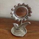 Flower mirror pocket emptier