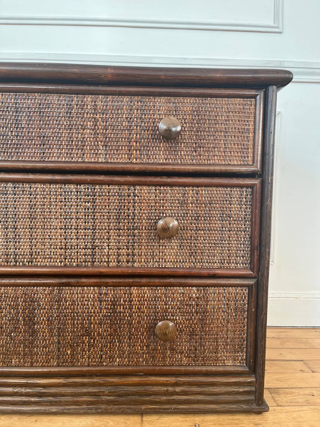Commode en rotin vintage