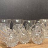 Suite de 10 verres à alcool en cristal taillé