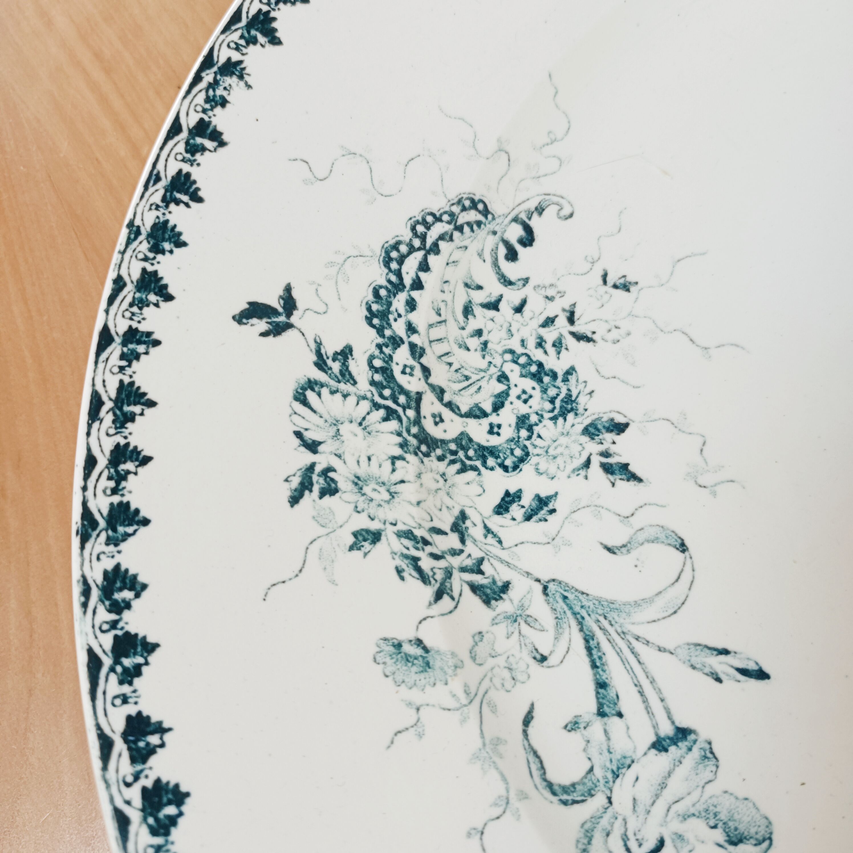 Round iron earth dish