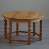 Round modern Danish brutalist coffee table/sofa in solid oak, 1960s.