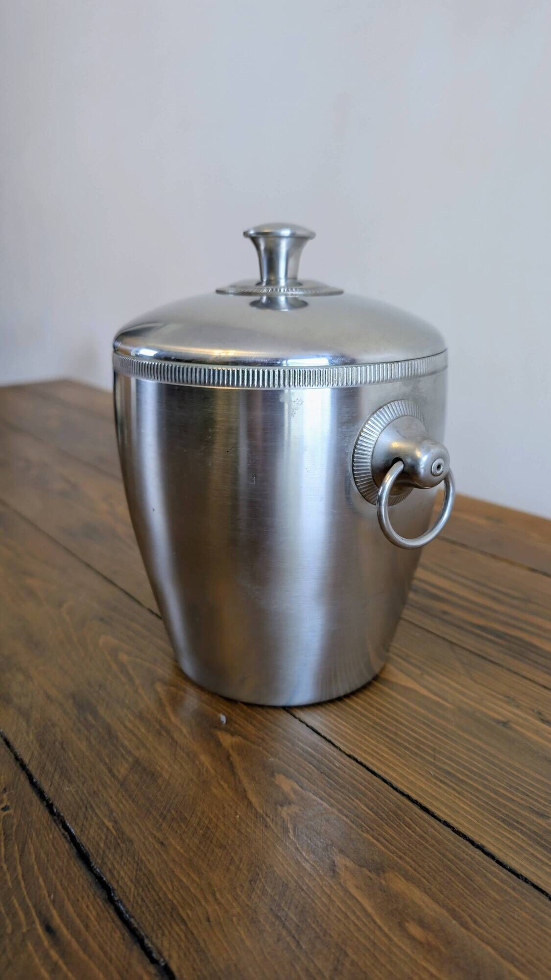Antique ice bucket by Létang Rémy – chic tableware