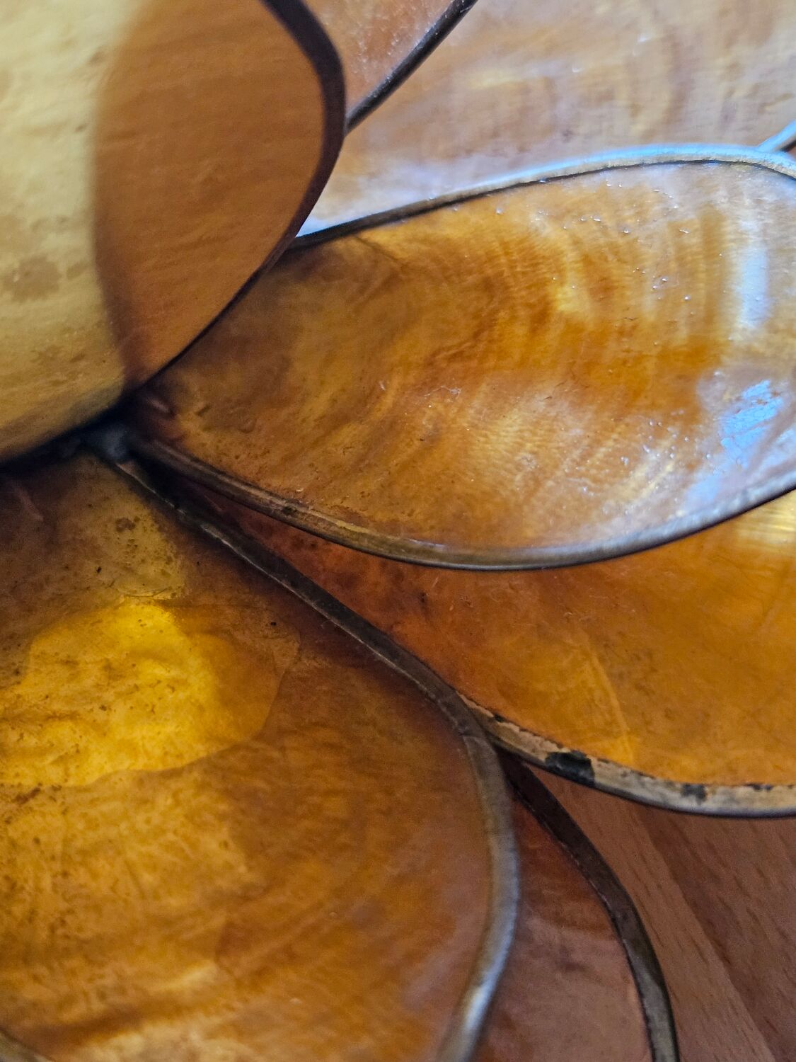 Table lamp in mother-of-pearl and brass