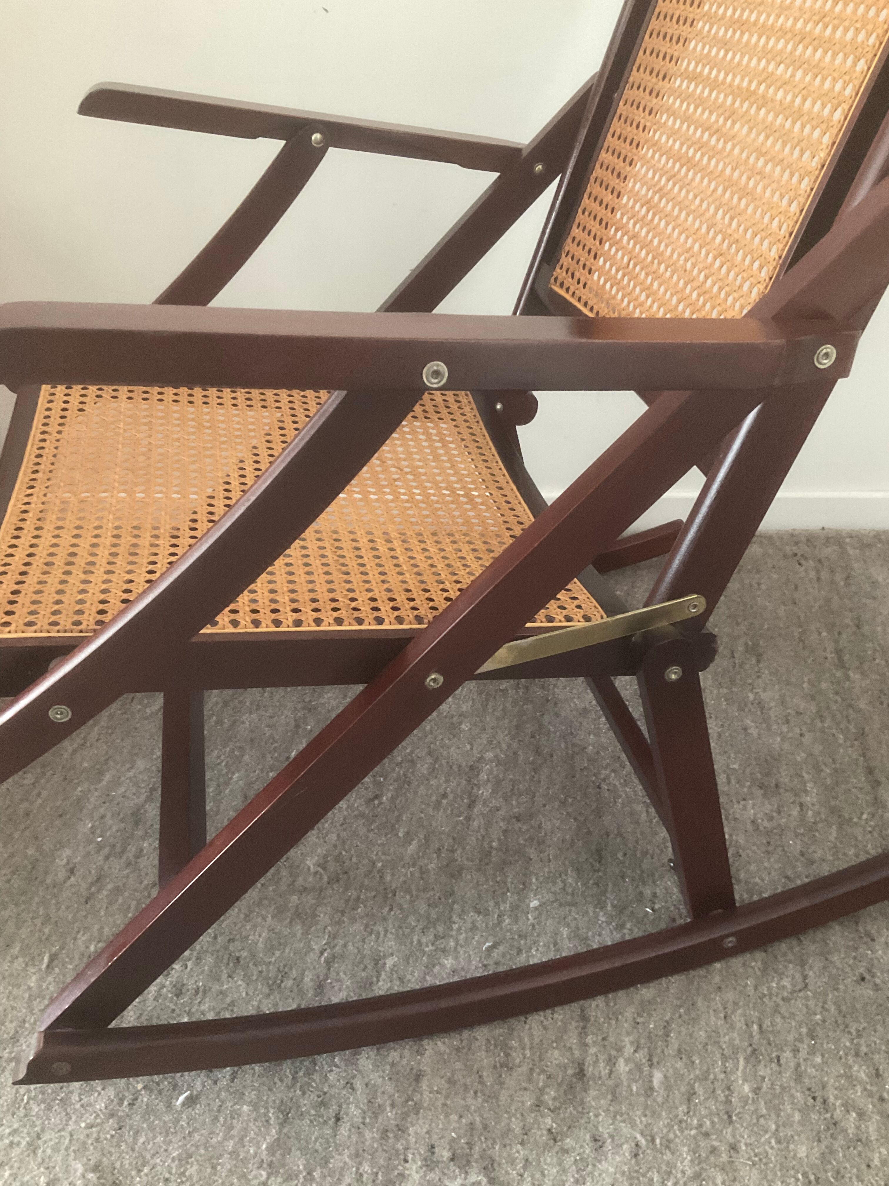 Folding wooden rocking chair and cannage from the 70s