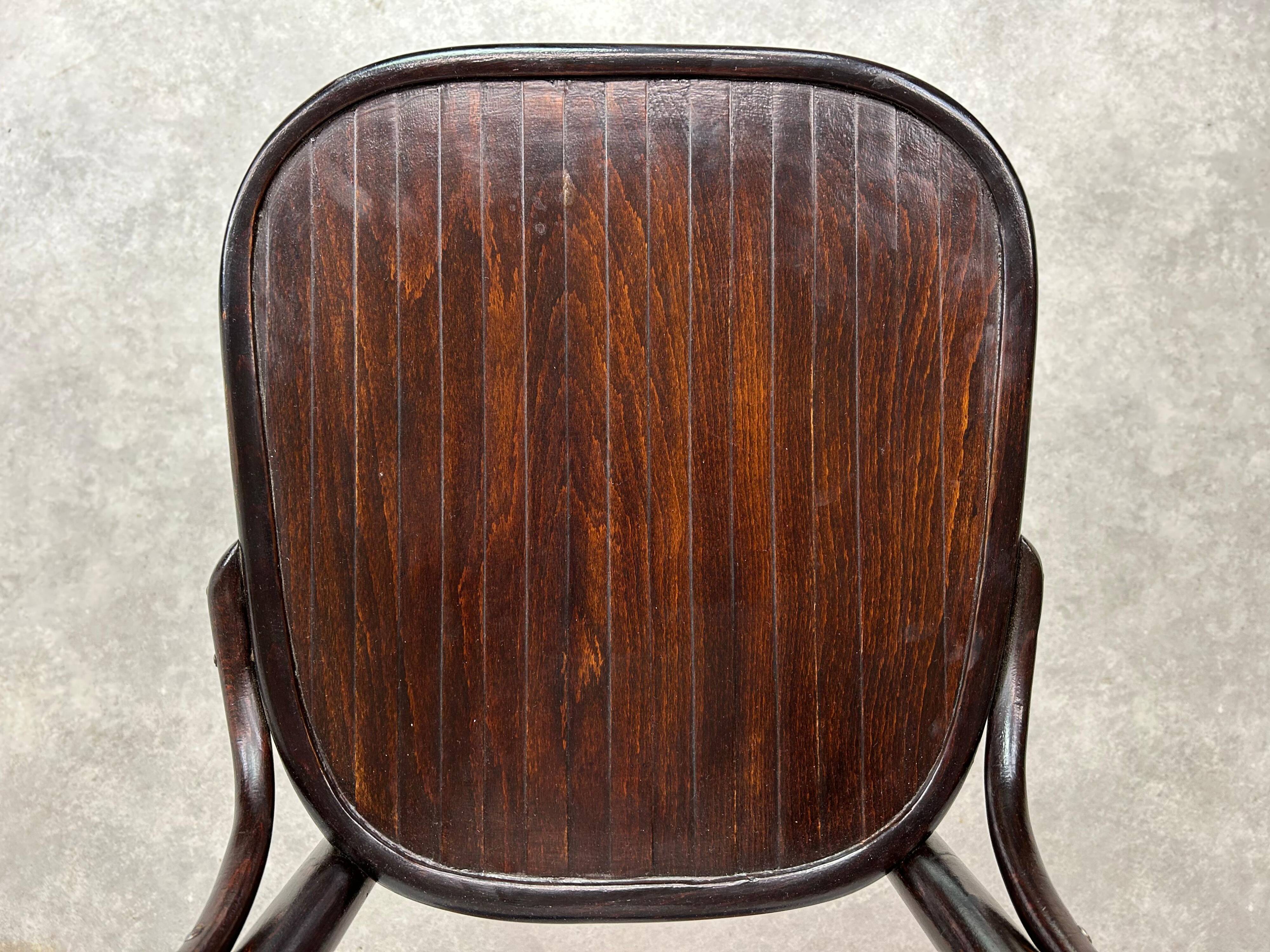 Dining chair in beech and bentwood by Thonet Uzhhorod Czechoslovakia