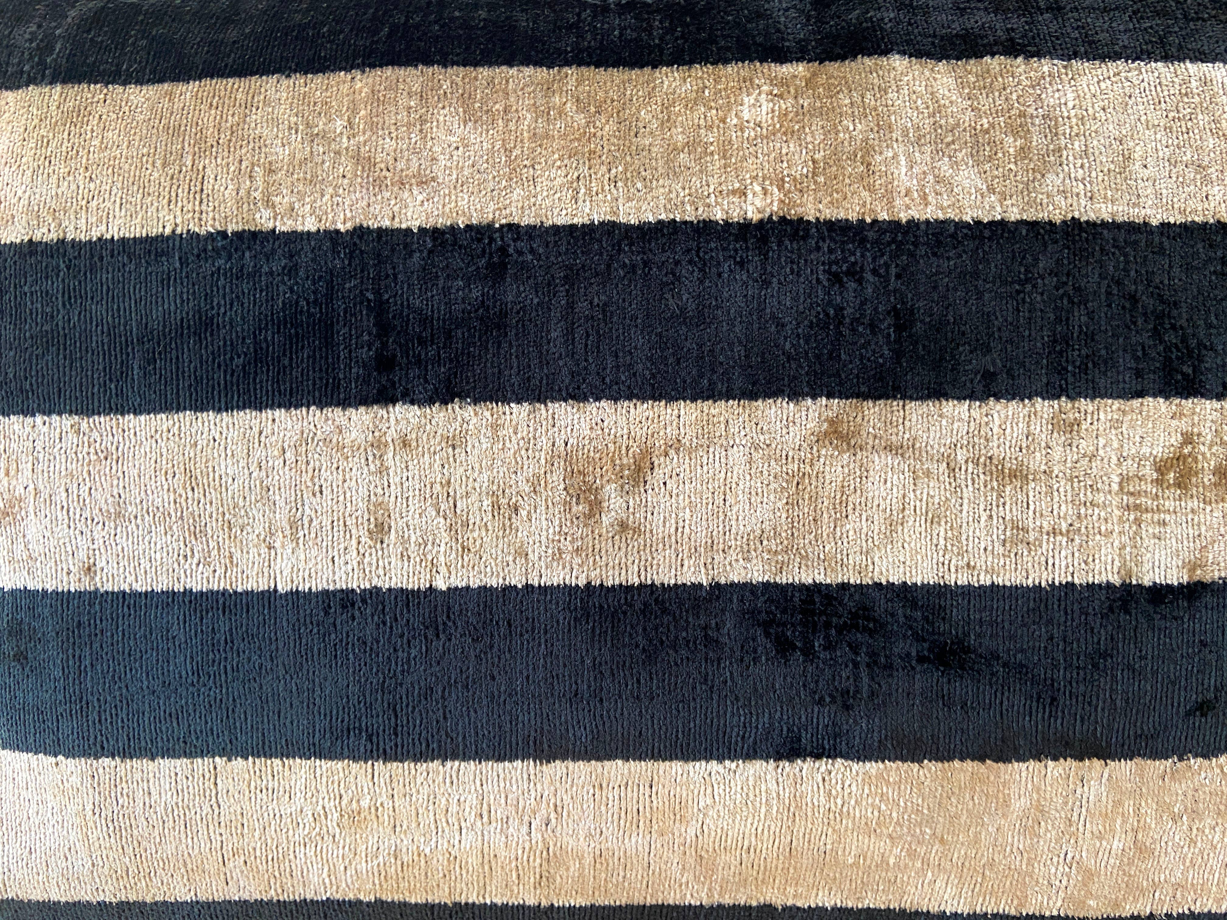 Cushion Ikat velvet black cream