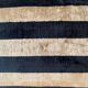 Coussin Ikat velours noir crème