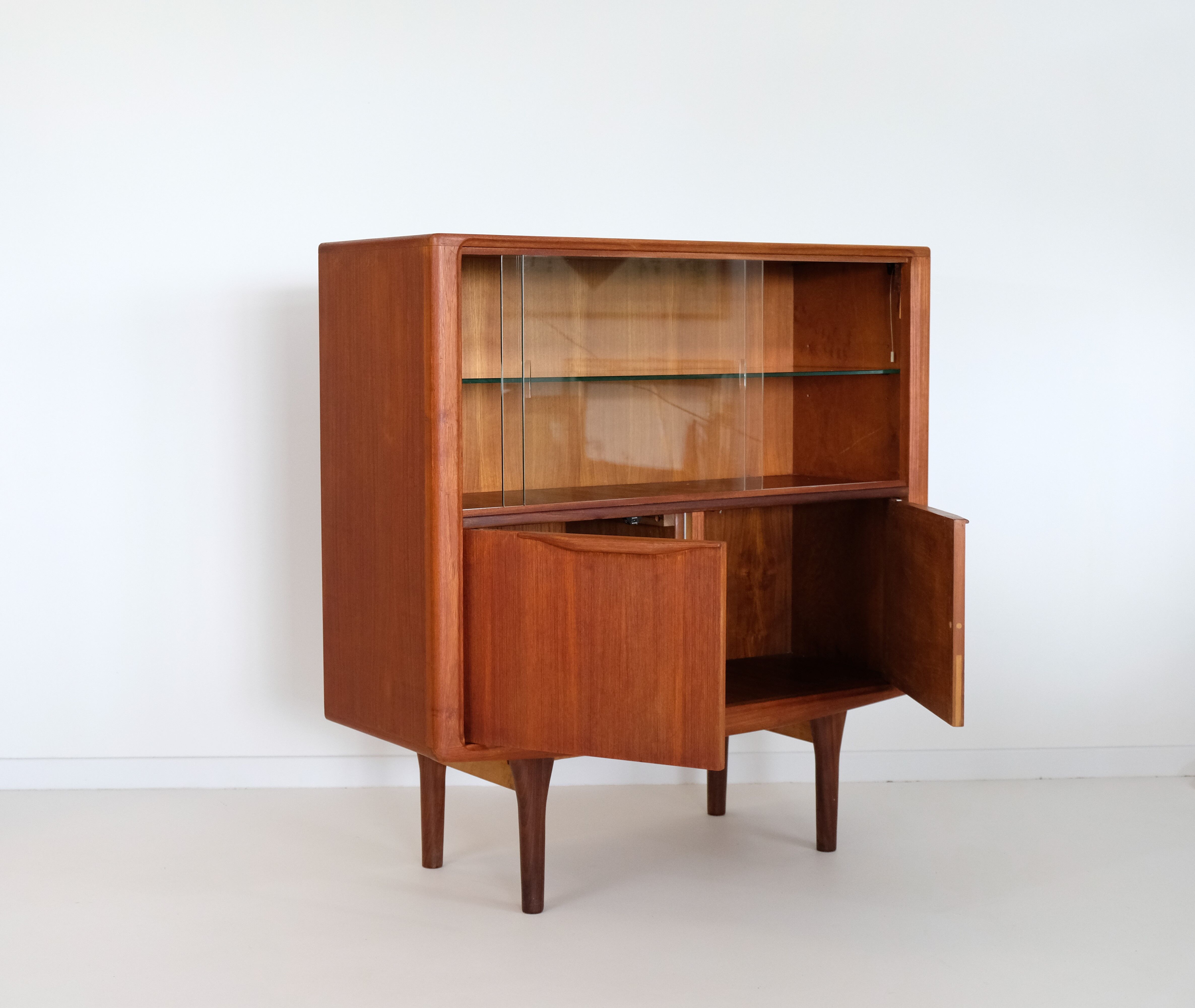 Teak showcase 60s