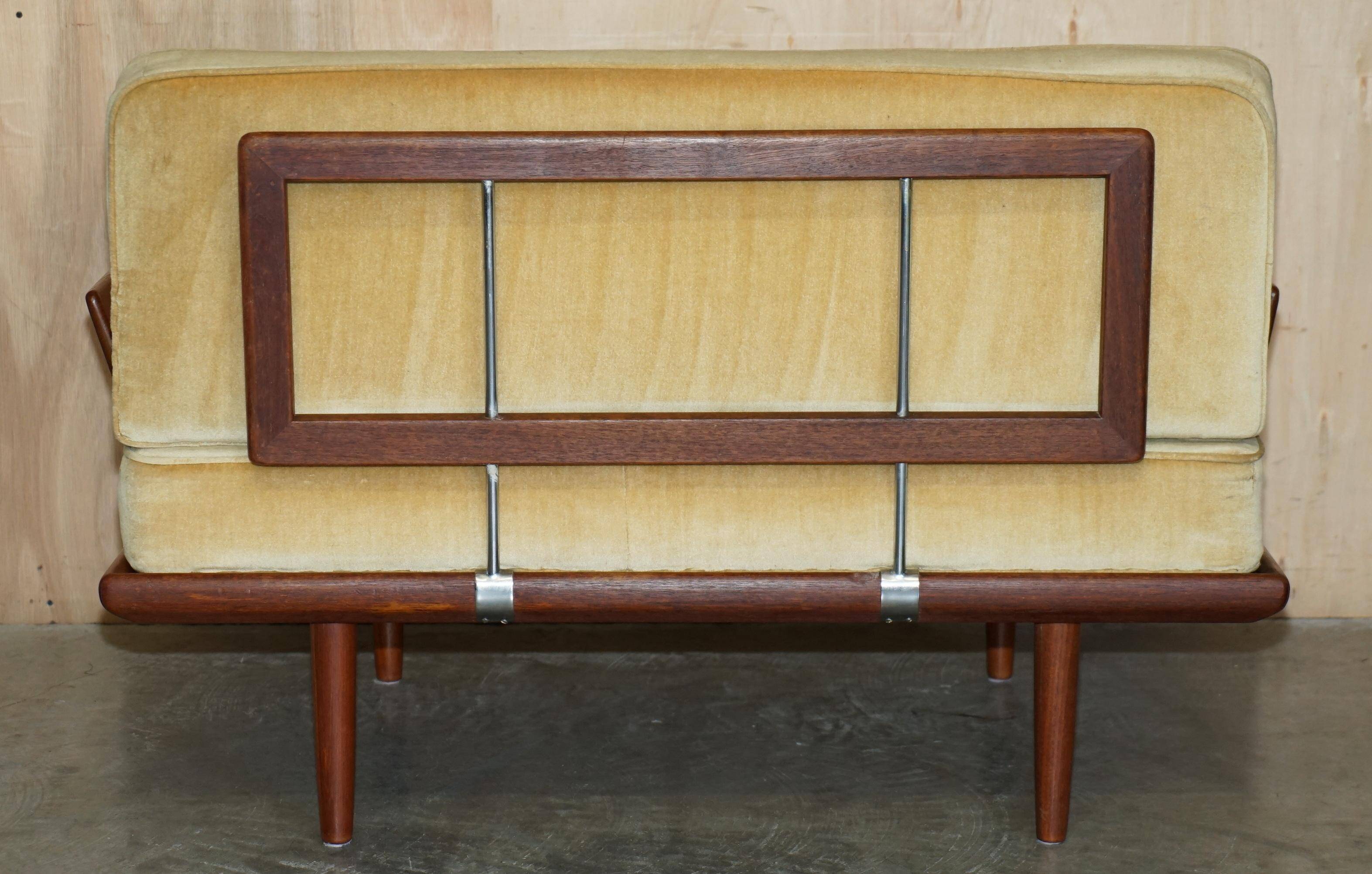 Mid Century Modern canapé by Peter Hvidt and Orla Mølgaard Nielsen for France & Son