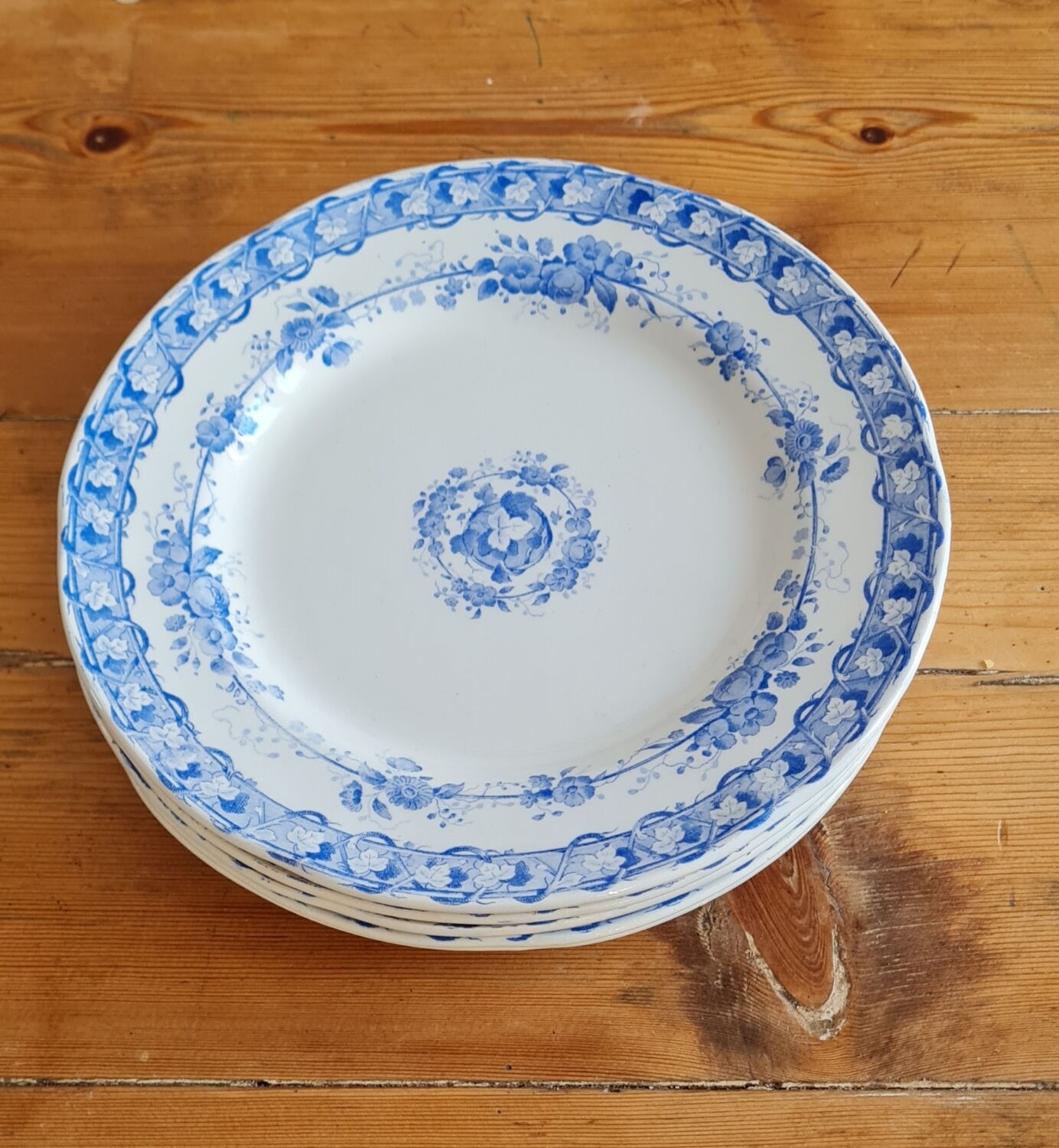 Set of 5 iron clay plates