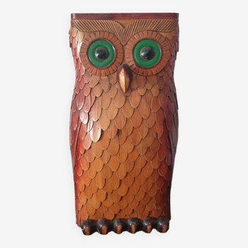 Umbrella holder in the shape of an owl in wood and wicker