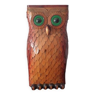Umbrella holder in the shape of an owl in wood and wicker