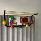 Porte manteau mural métal avec miroir 5 patères couleur jaune rouge et vert, porte chapeau scoubidou, 1960