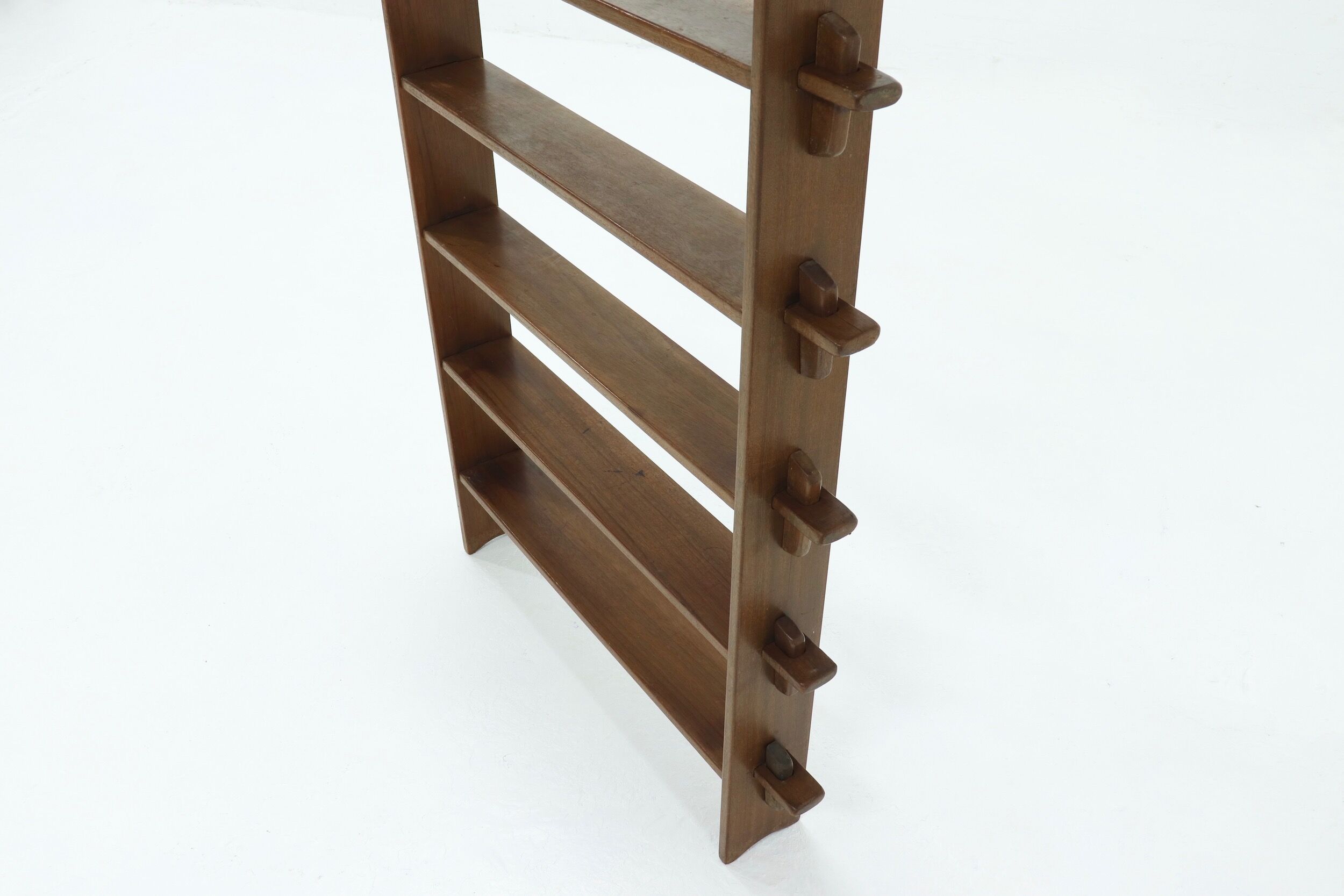 Constructivist wooden standing shelf from the 1960s