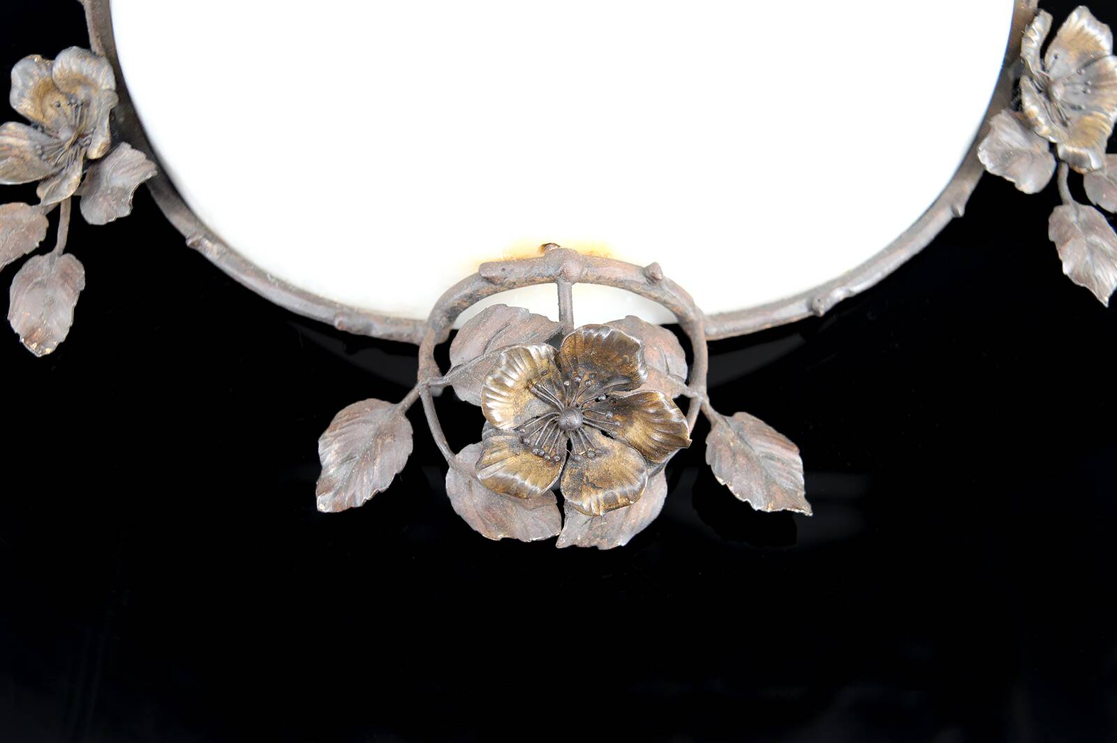 Art Deco wall sconce, wrought iron and alabaster – France, circa 1920