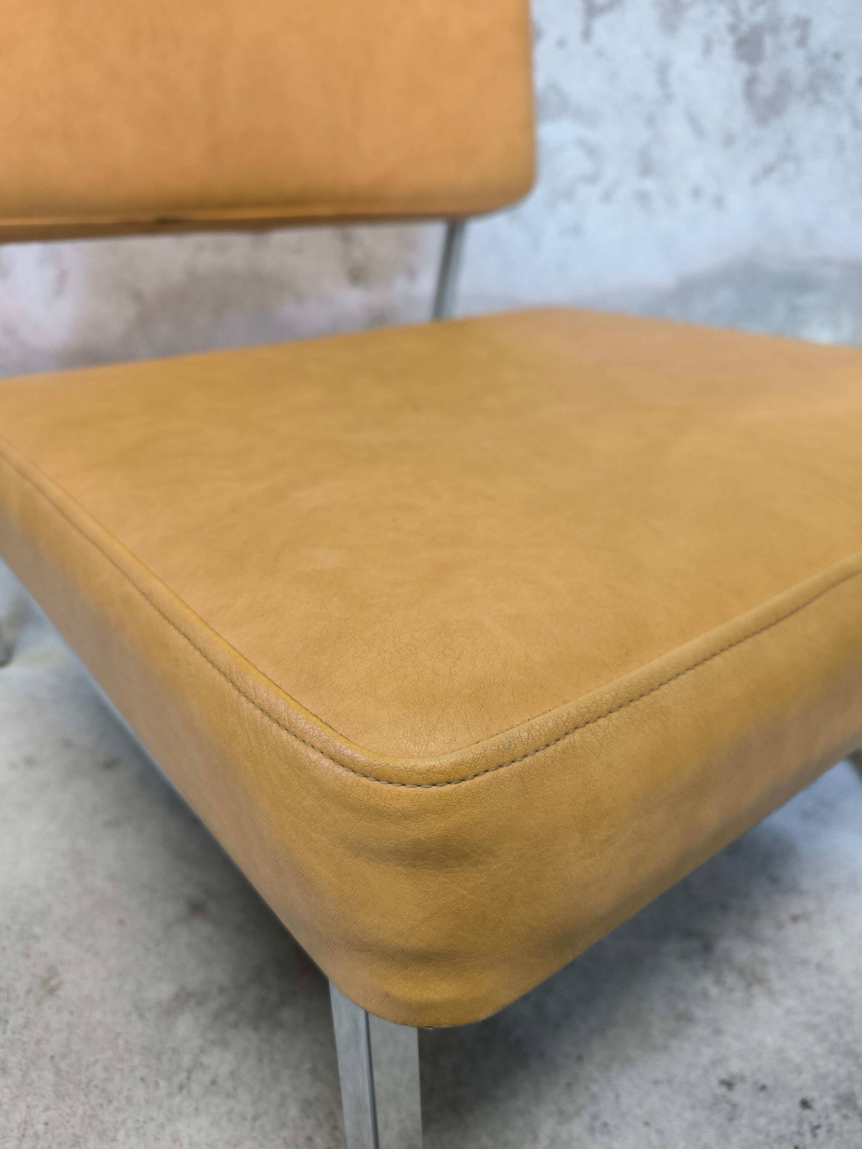 Chauffeuse vintage de style moderniste