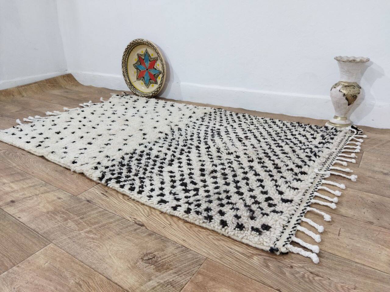 Handcrafted Moroccan Berber Rug 150 X 92 CM