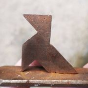 Figurine métallique cocotte art populaire - Années 1950