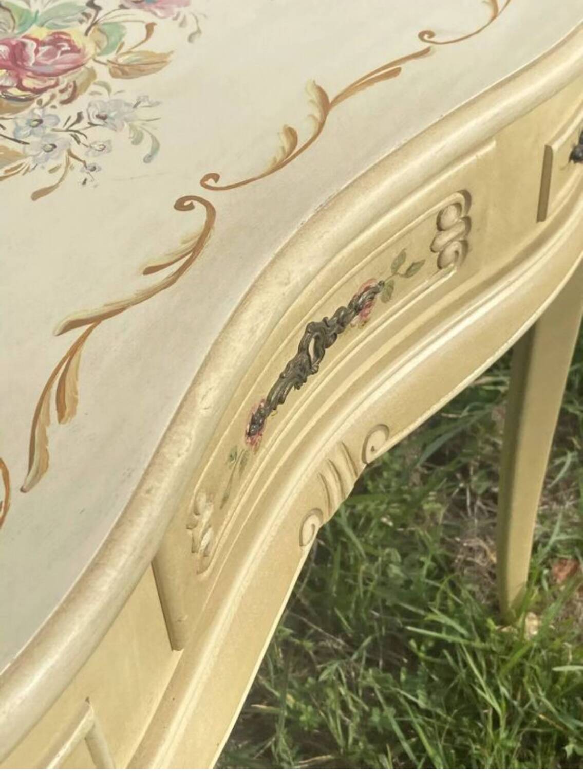 Small vintage Louis XV style Italian flowered dressing table.