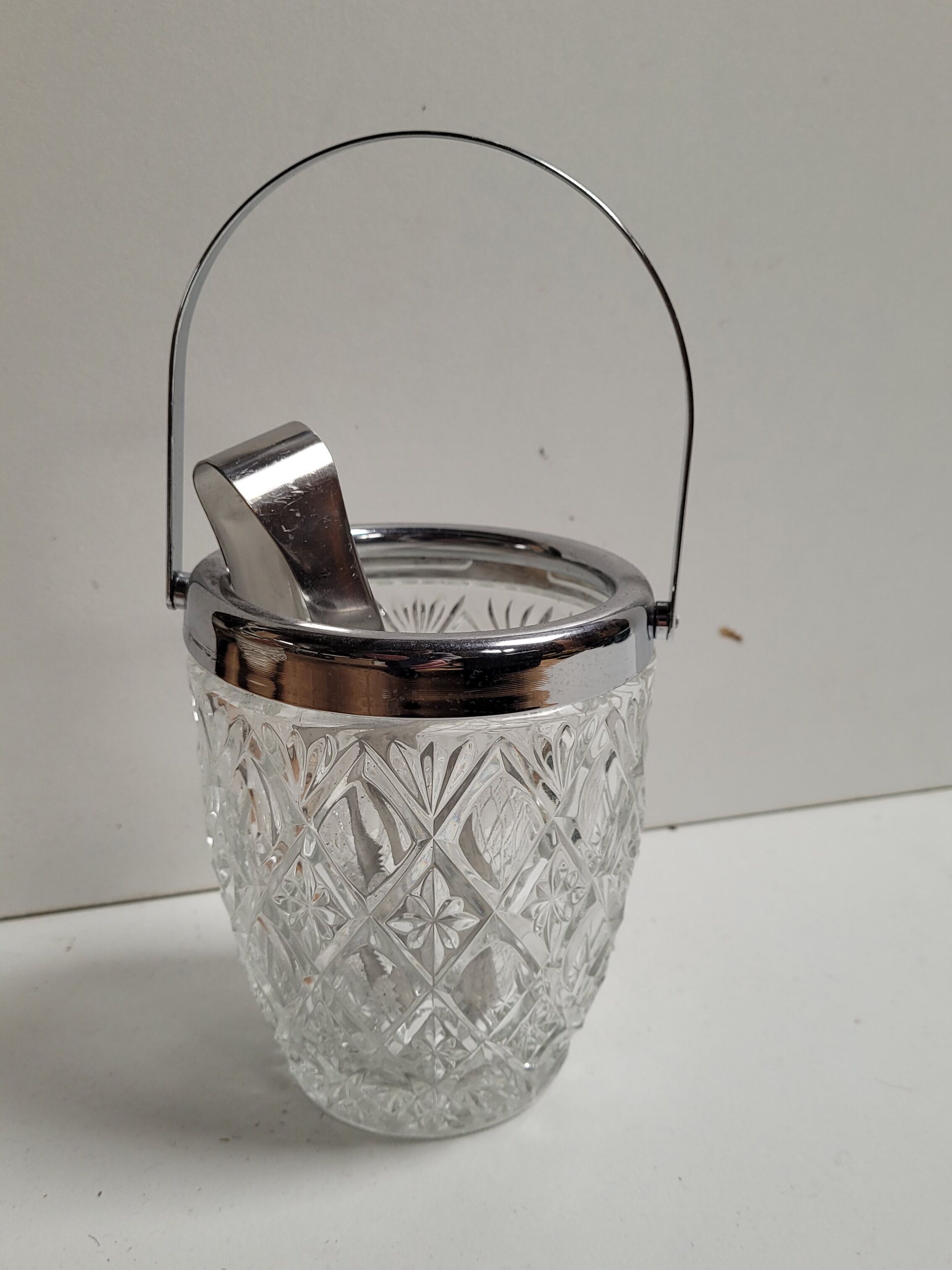 Ice bucket chiseled glass