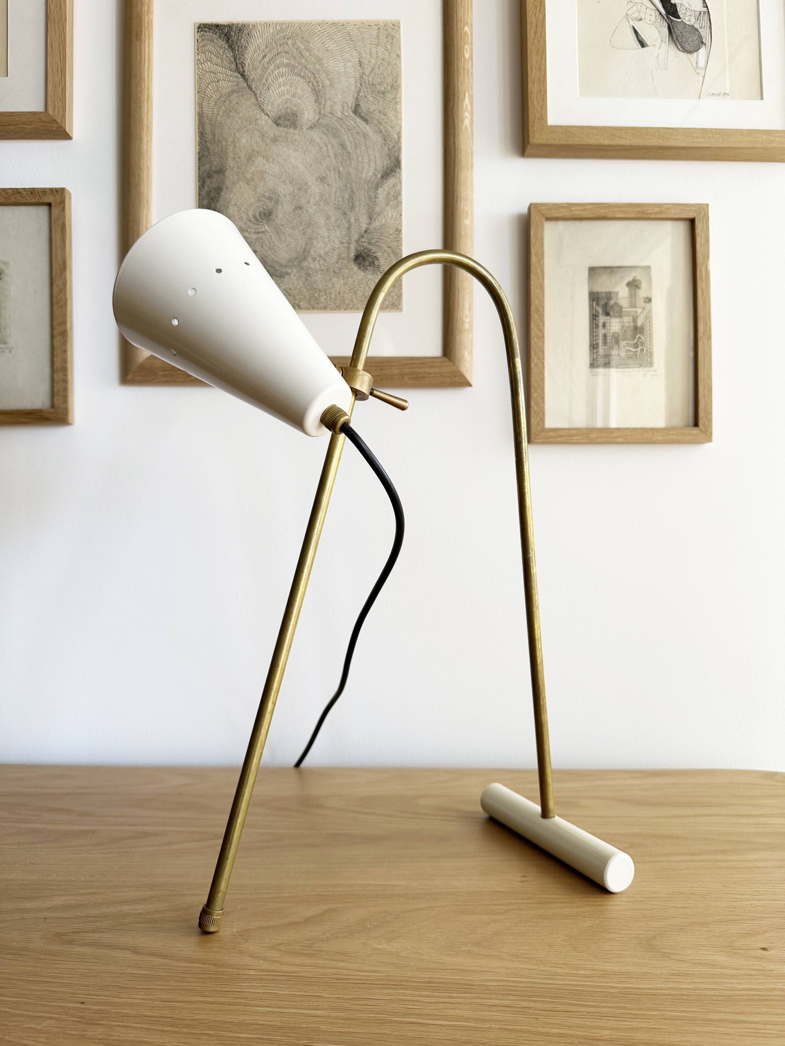 Large Italian table lamp in brass design from the 50s