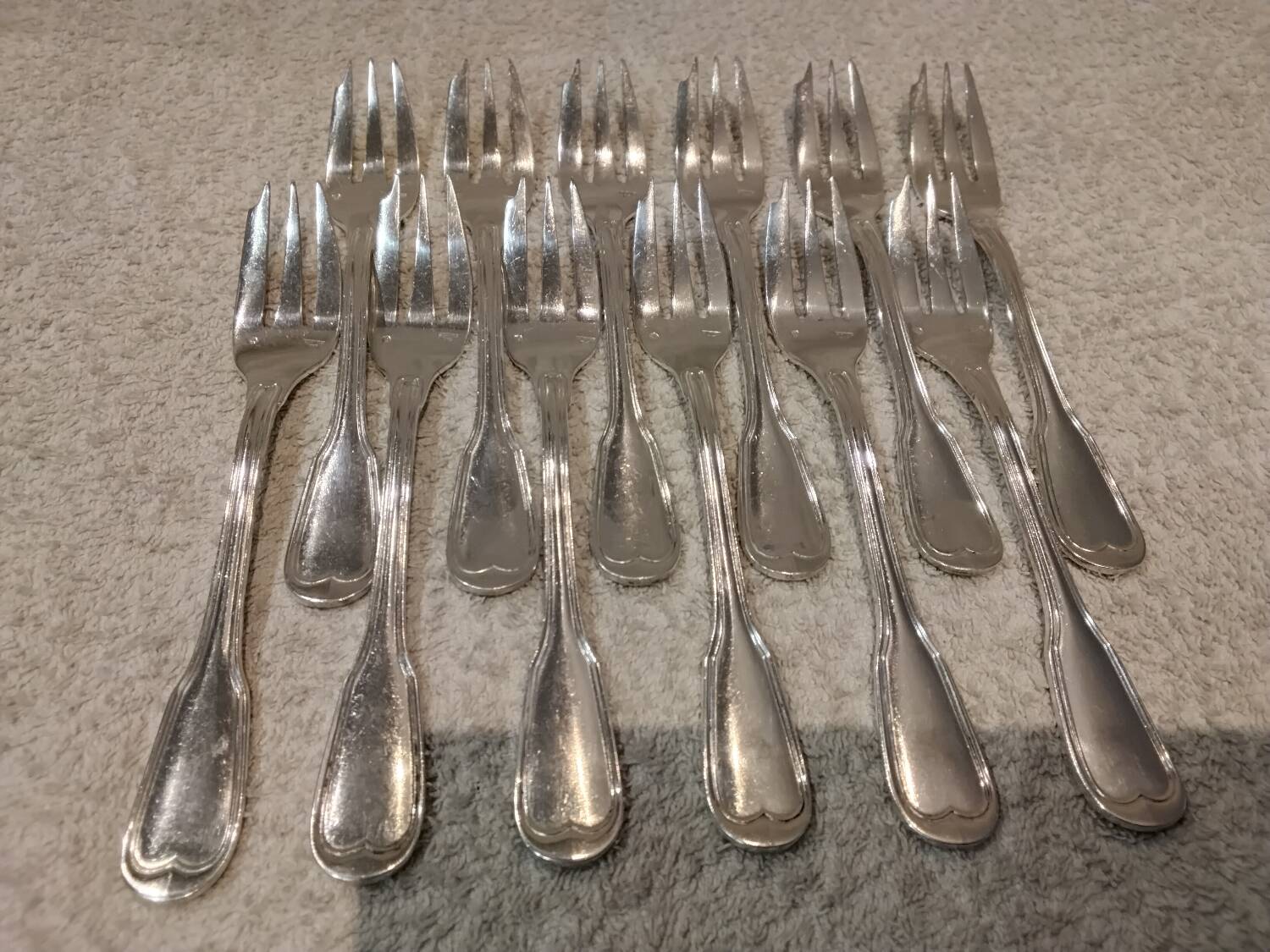 12 silver-plated metal cake forks by Argental silversmiths with a decorative pattern