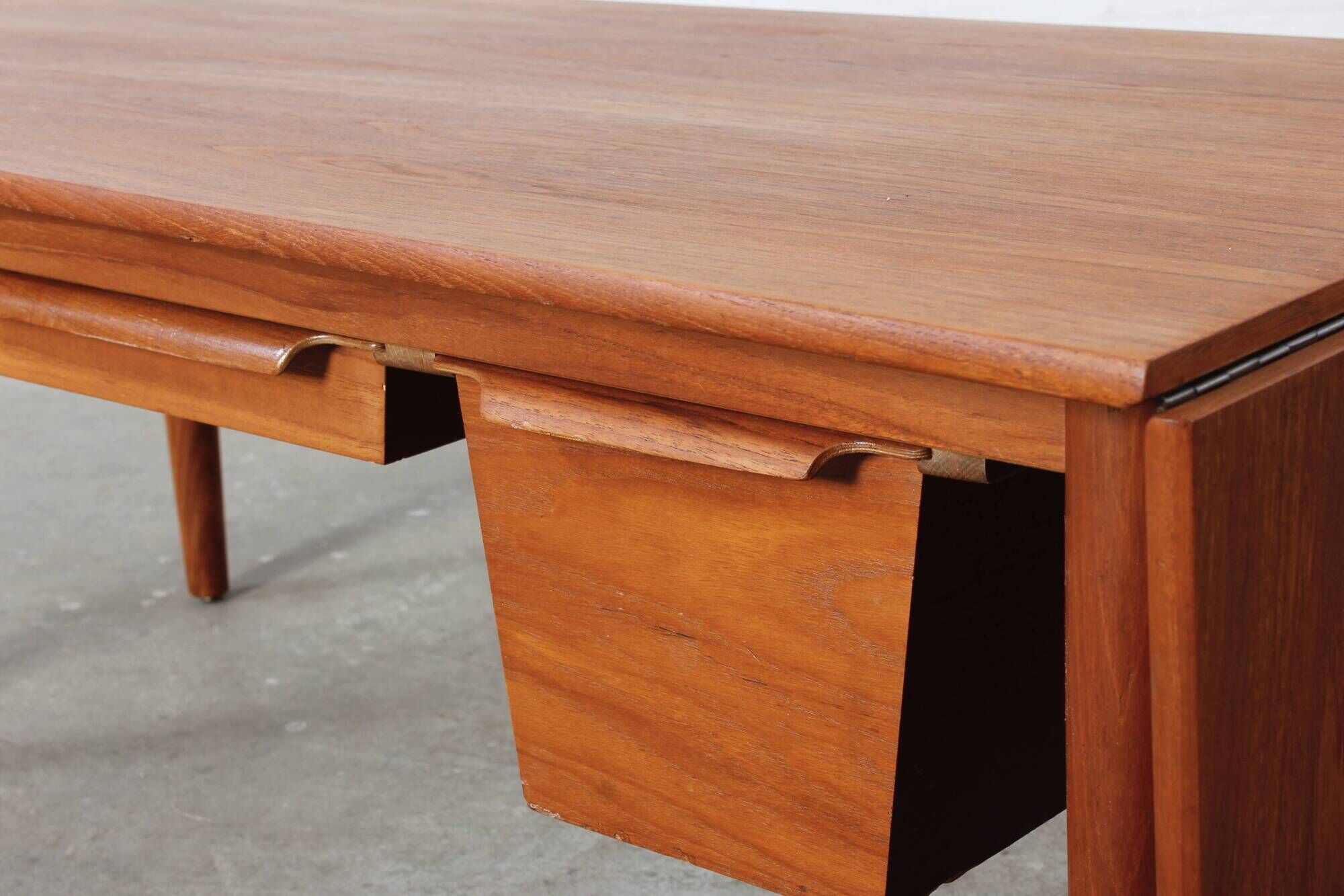 Coffeetable sewing table by Arne Wahl Iversen Danish design teak