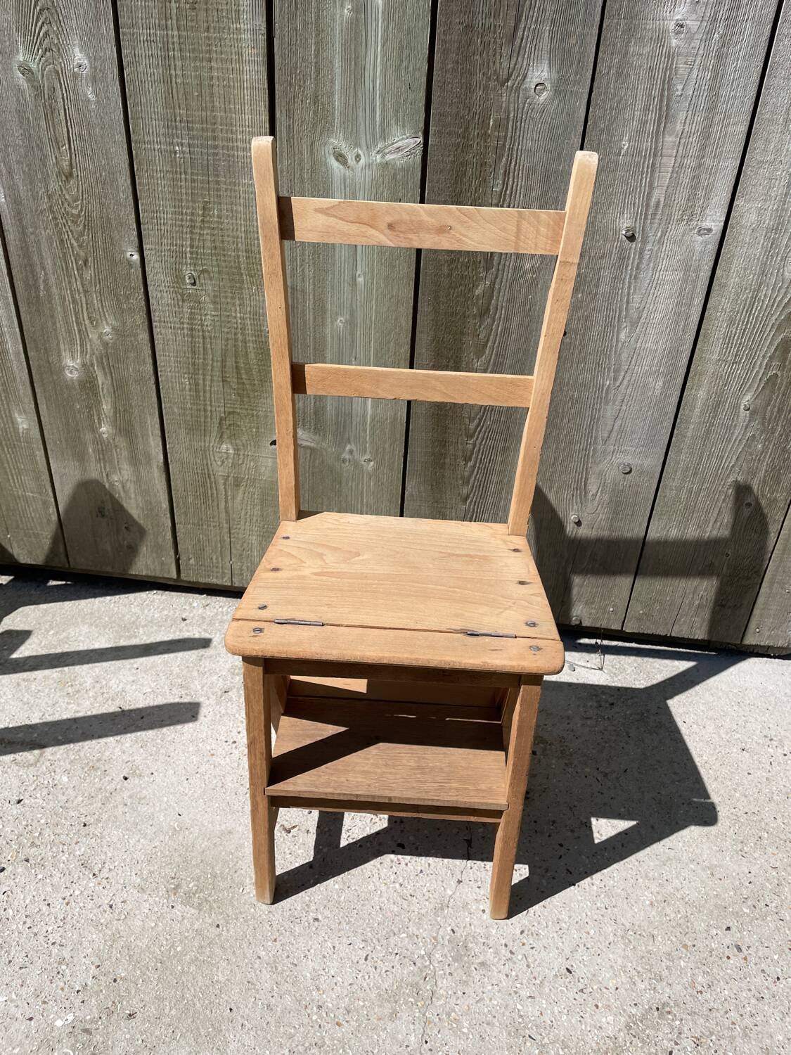 Chaise escabeau
