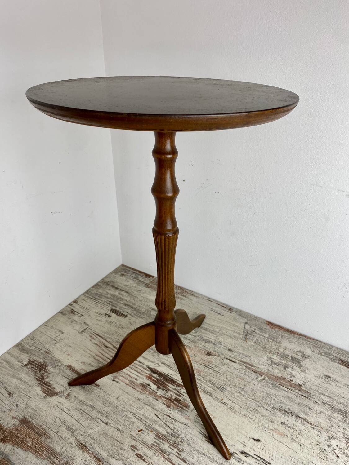 Wooden pedestal table
