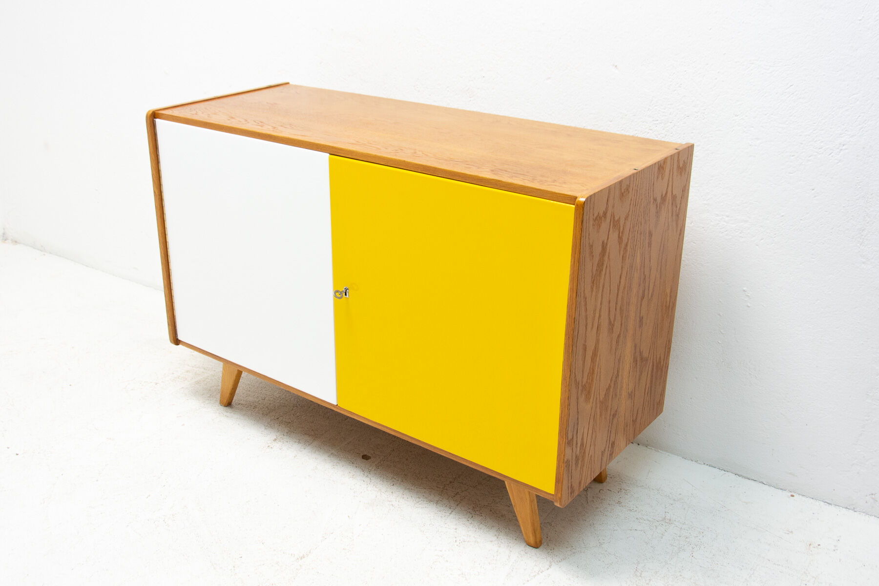 Enfilade U-450 par Jiří Jiroutek, années 1960, Tchécoslovaquie