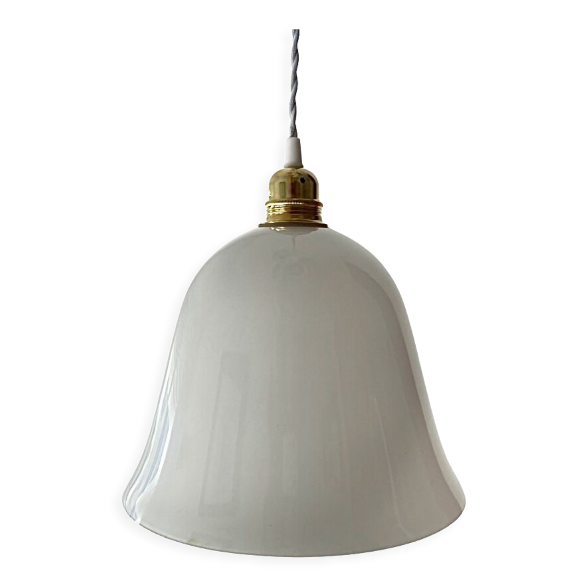 Vintage suspension in electrified white opaline to nine
