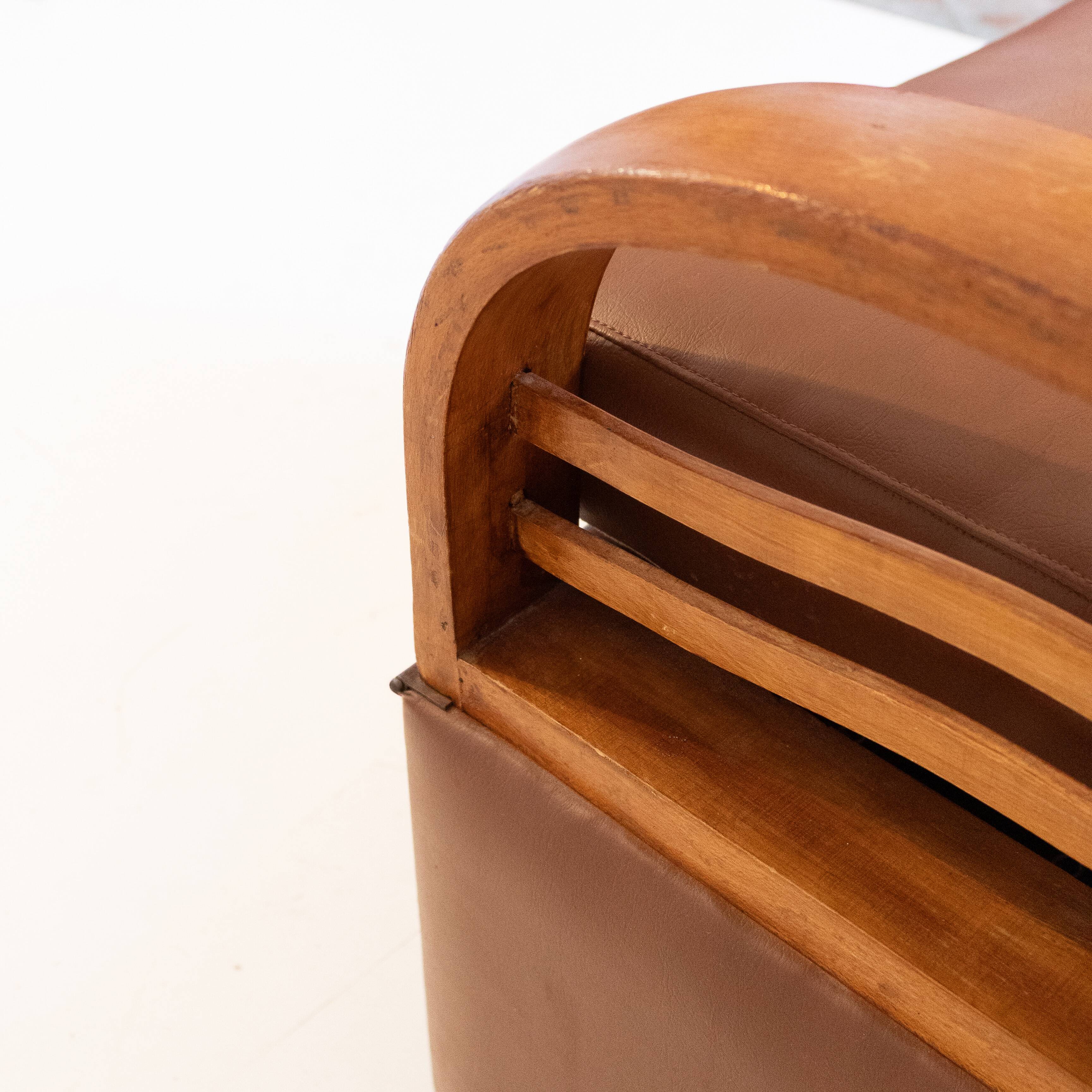 Fauteuil convertible Art Déco italien en éco-cuir marron.