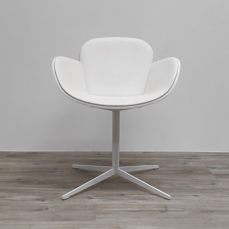 Chaise en simili cuir blanc