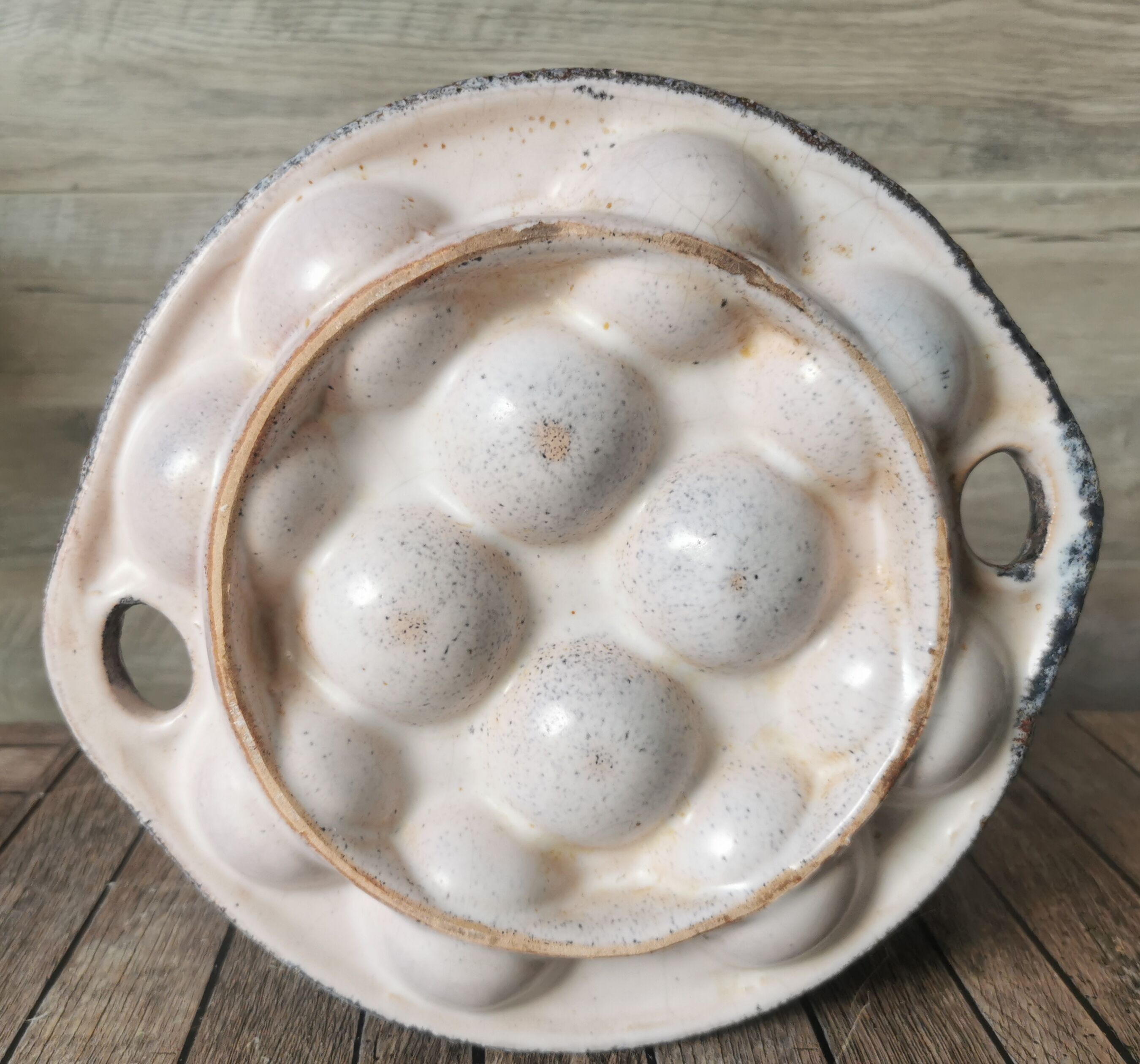 6 glazed ceramic snail plates