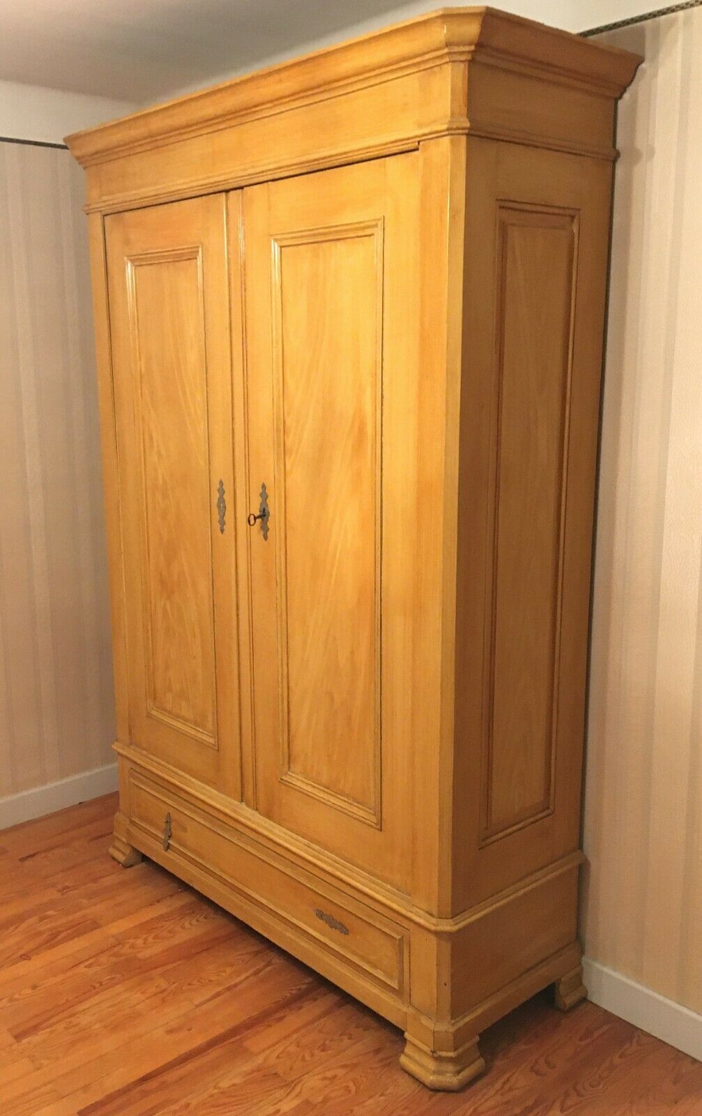 Louis Philippe fir-style wardrobe 2 closets 1 drawer