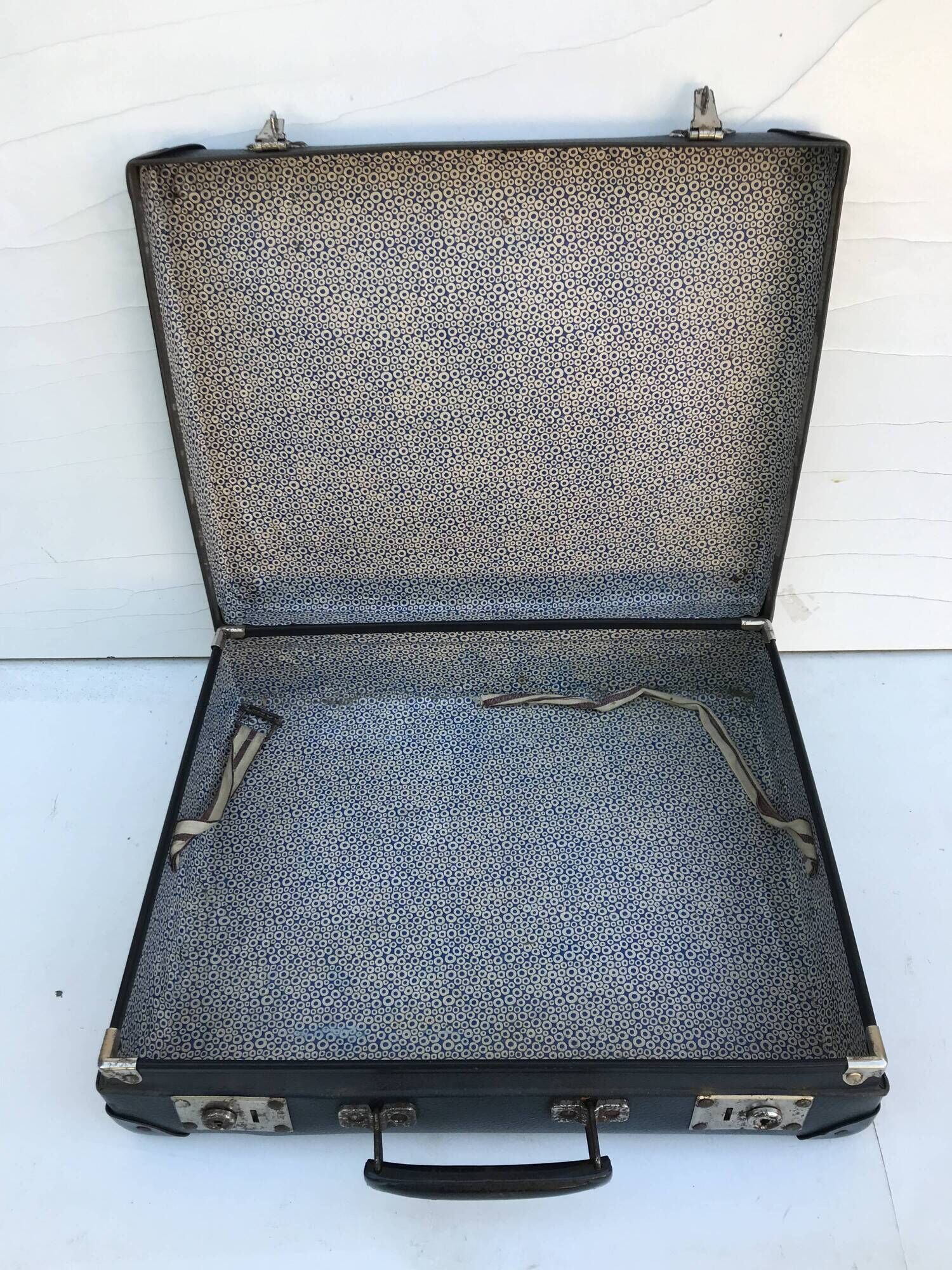 Old suitcase travel blue trunk 70