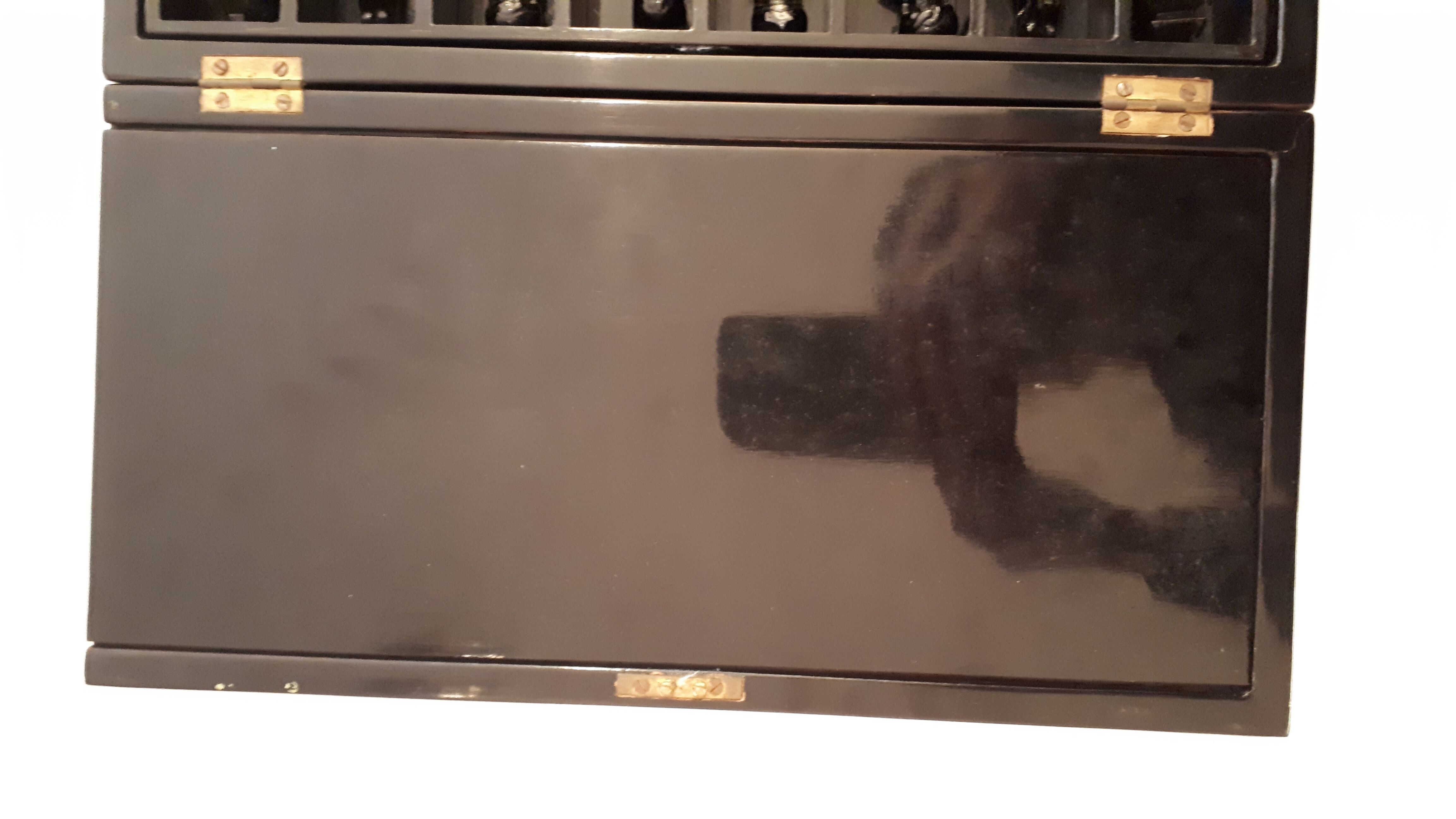 Chess in chinese lacquer red and black, chinese parts