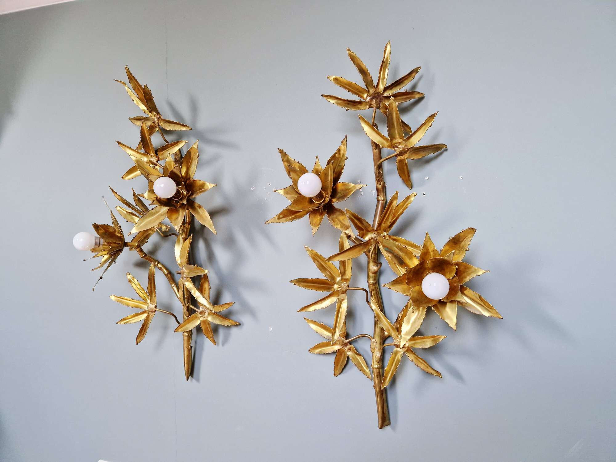 Large pair of brass wall sconces, Maison Jansen, 1960-70.