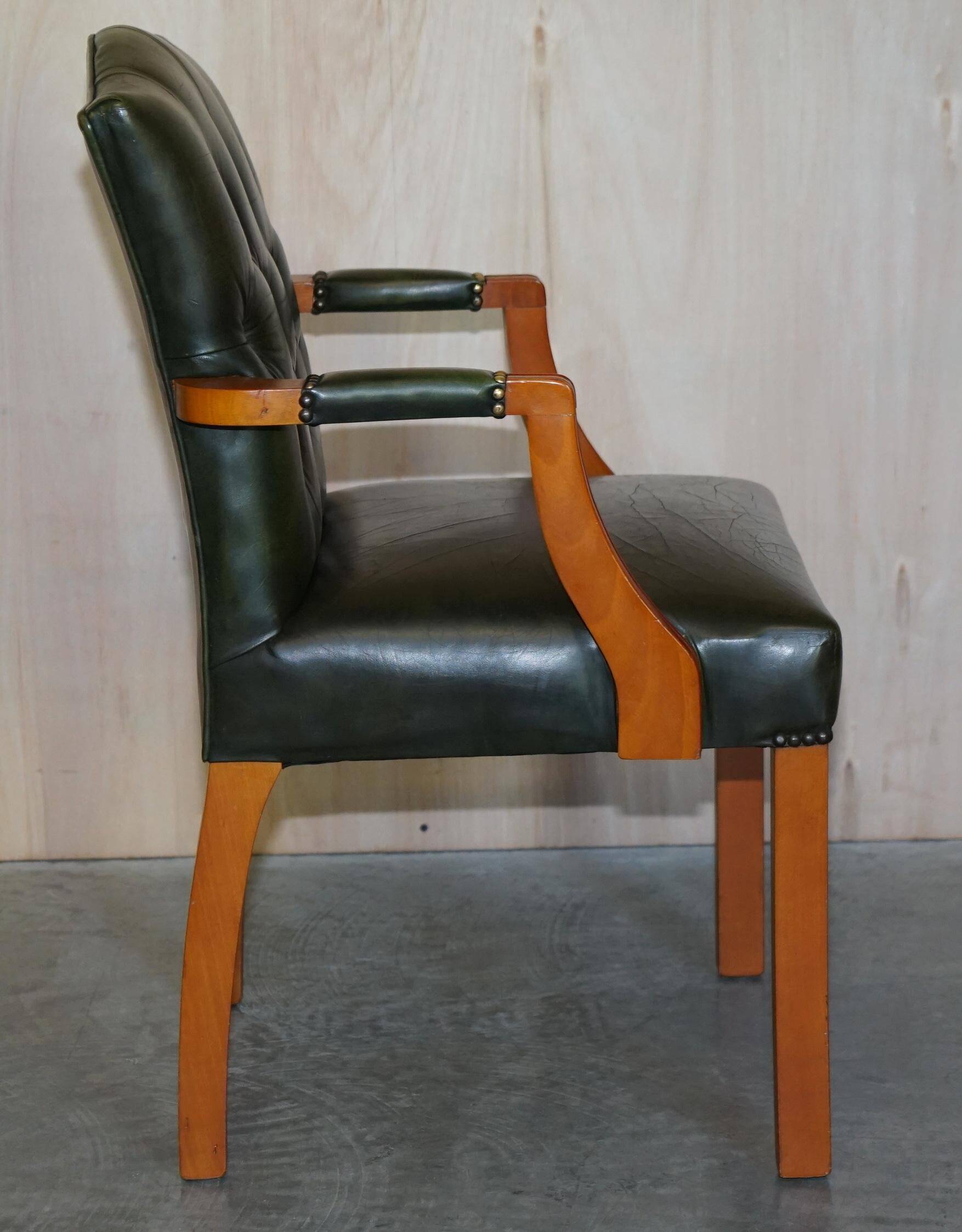 Fauteuil de bureau Chesterfield vintage en cuir Regency patiné