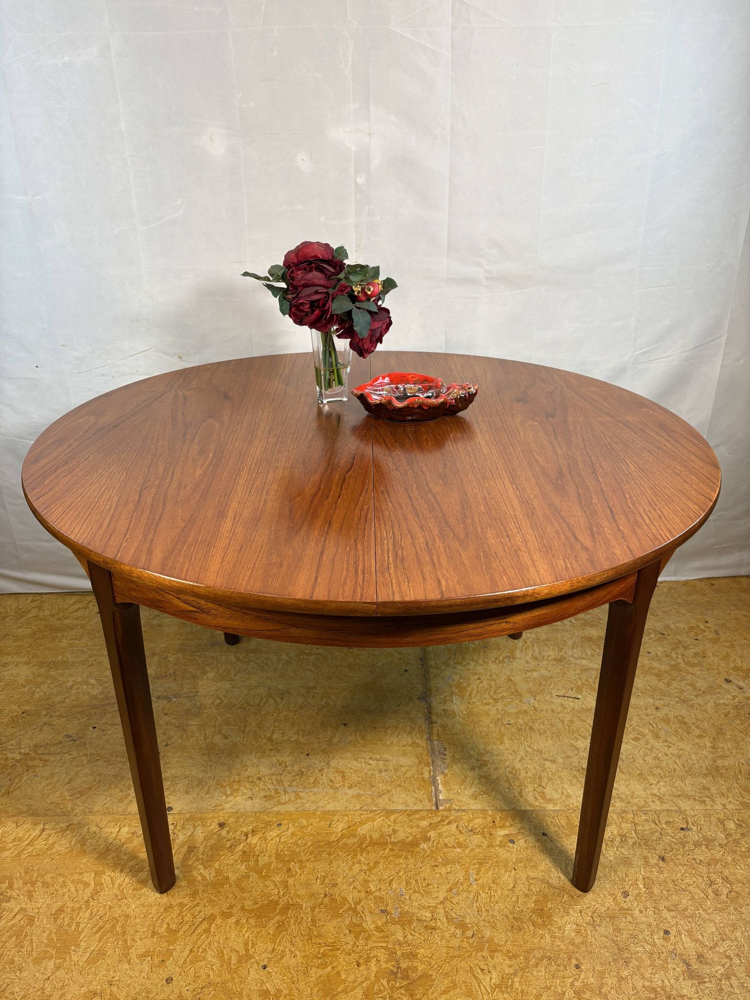 Table à manger ronde extensible en teck rétro des années 1960-1970 par Nathan