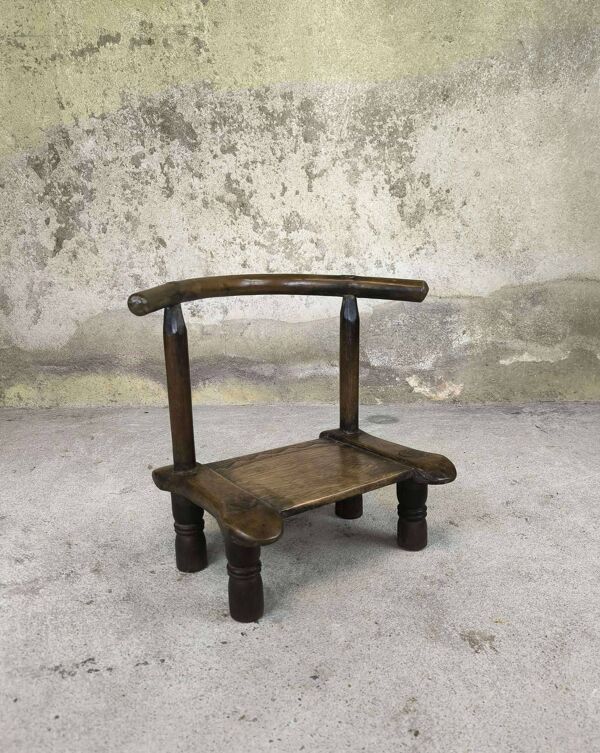 Petite chaise baoulé en bois