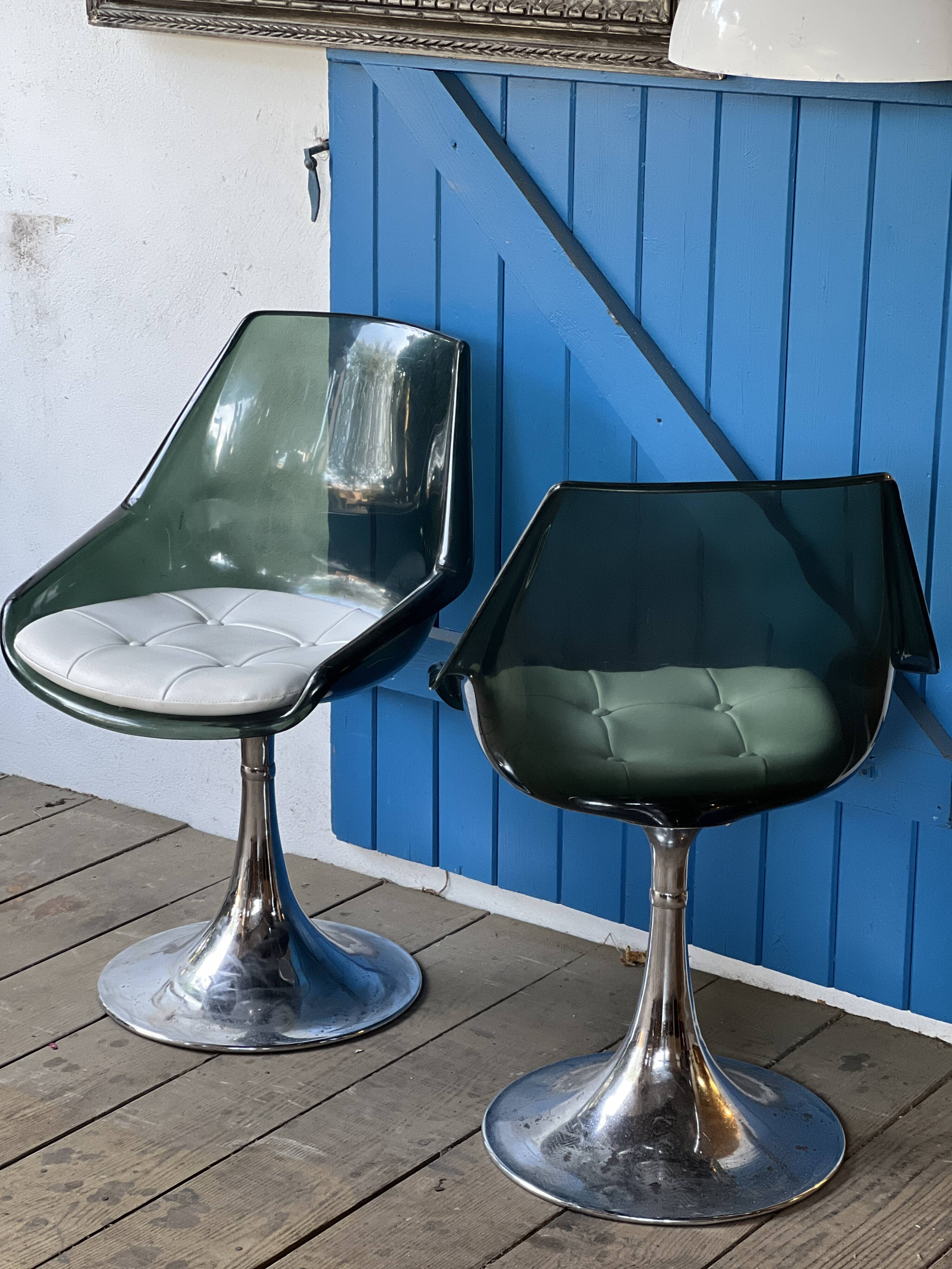 Paire de chaises pieds tulipe