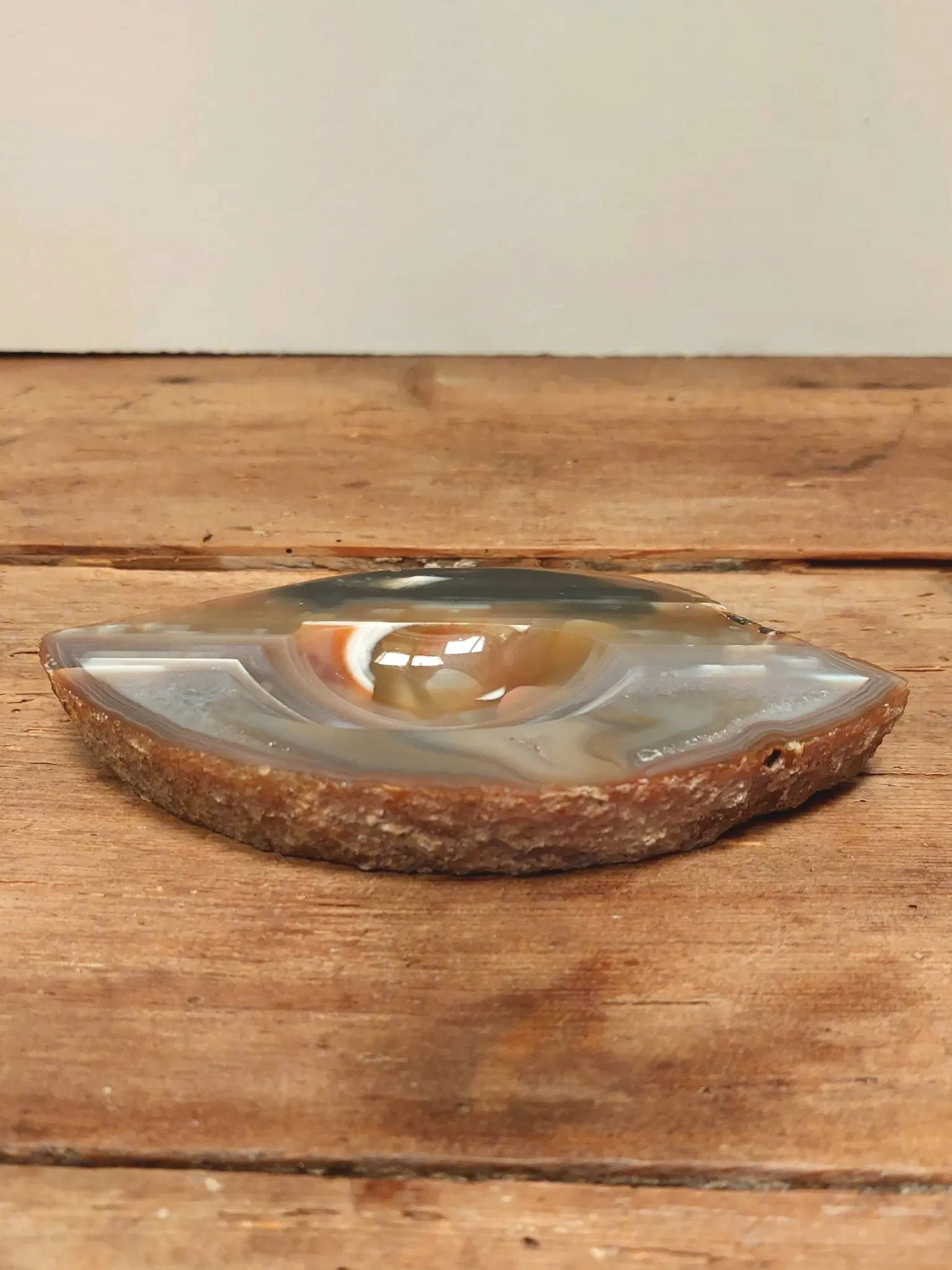 Vintage ashtray made of polished agate stone.