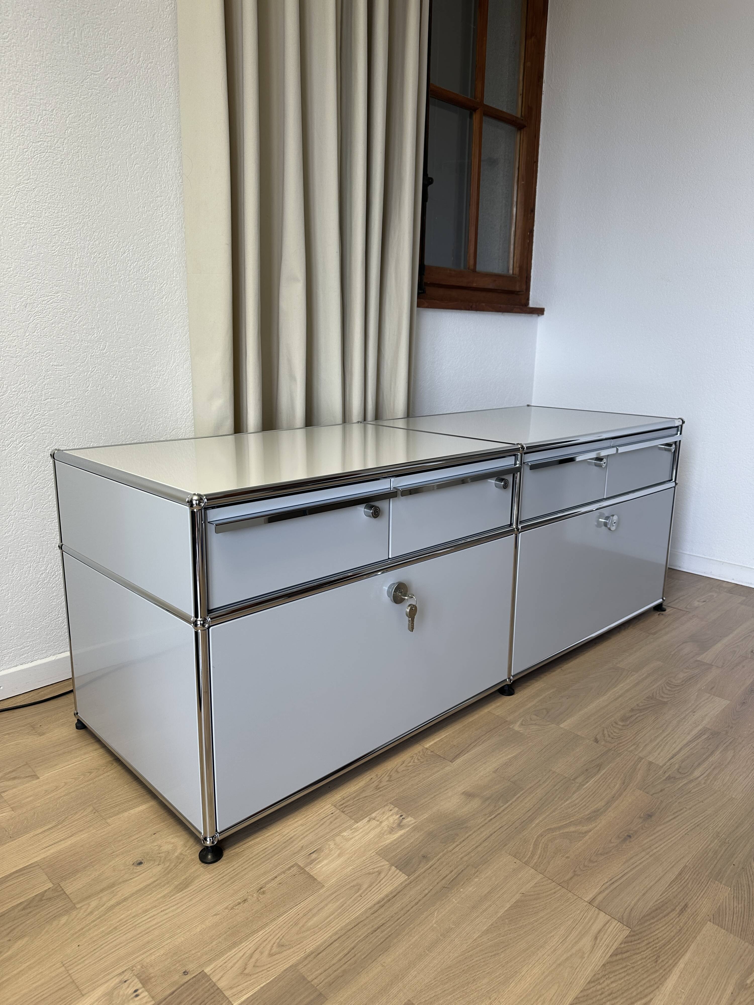 USM Haller TV unit in Light Grey