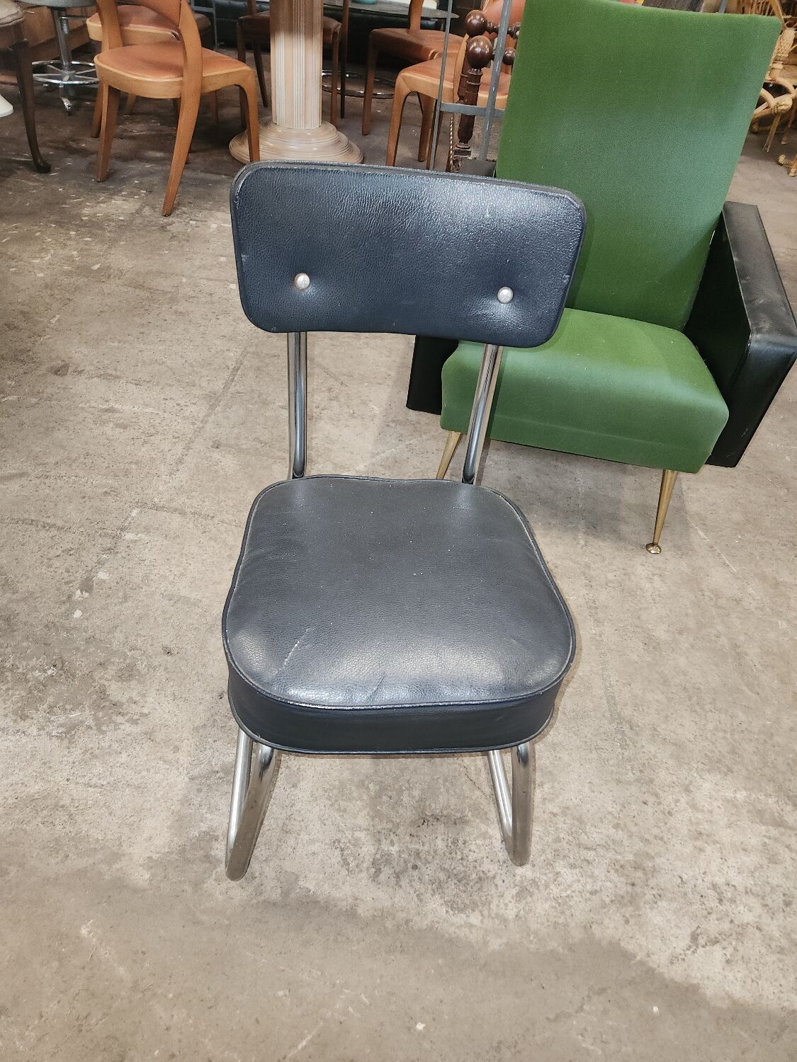 Metal desk of the 60s/70s and its chair