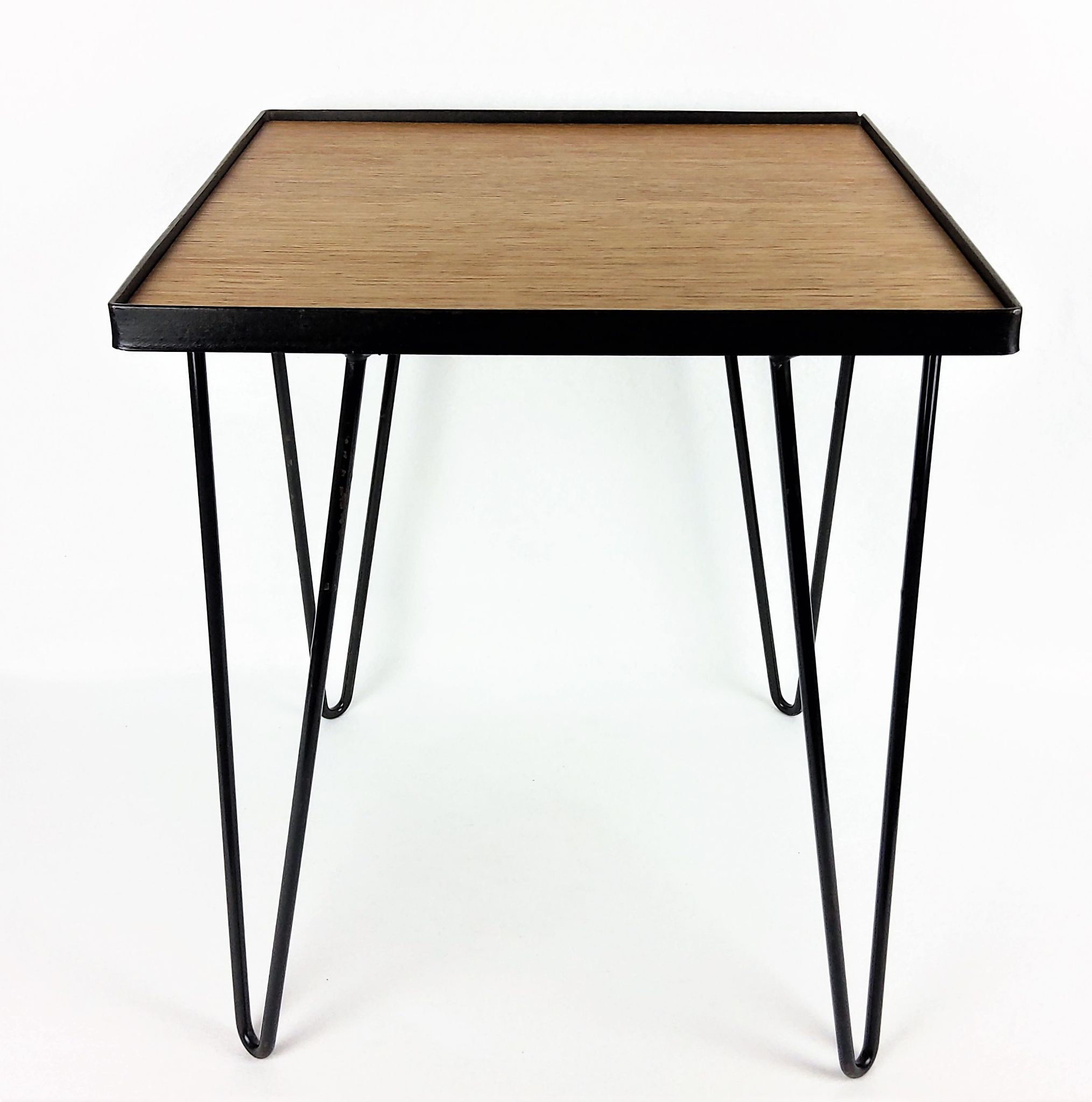 Table d’appoint chêne et métal noir 1950