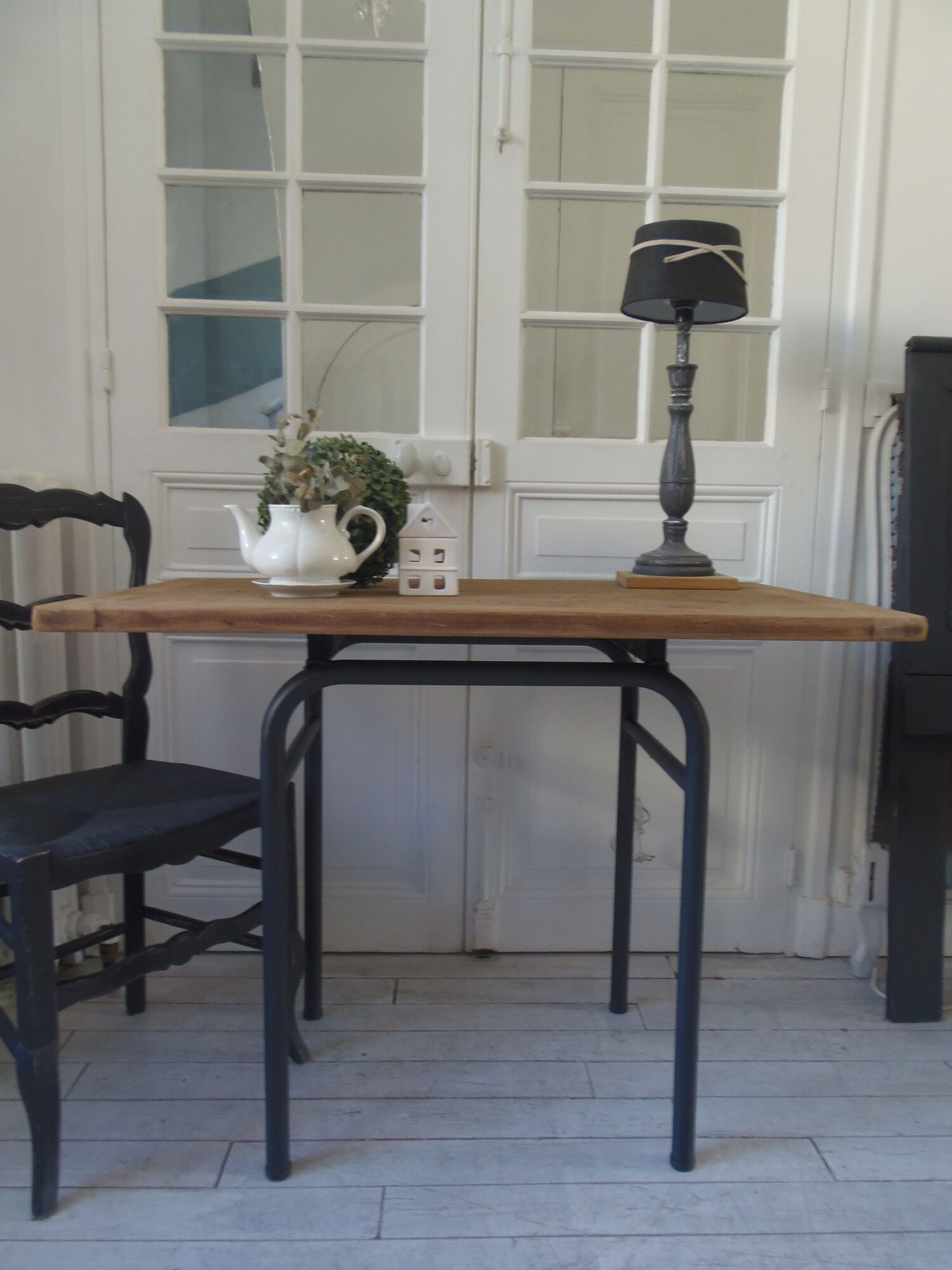 Table, tubular pedestal metal gray slate, oak tray marked