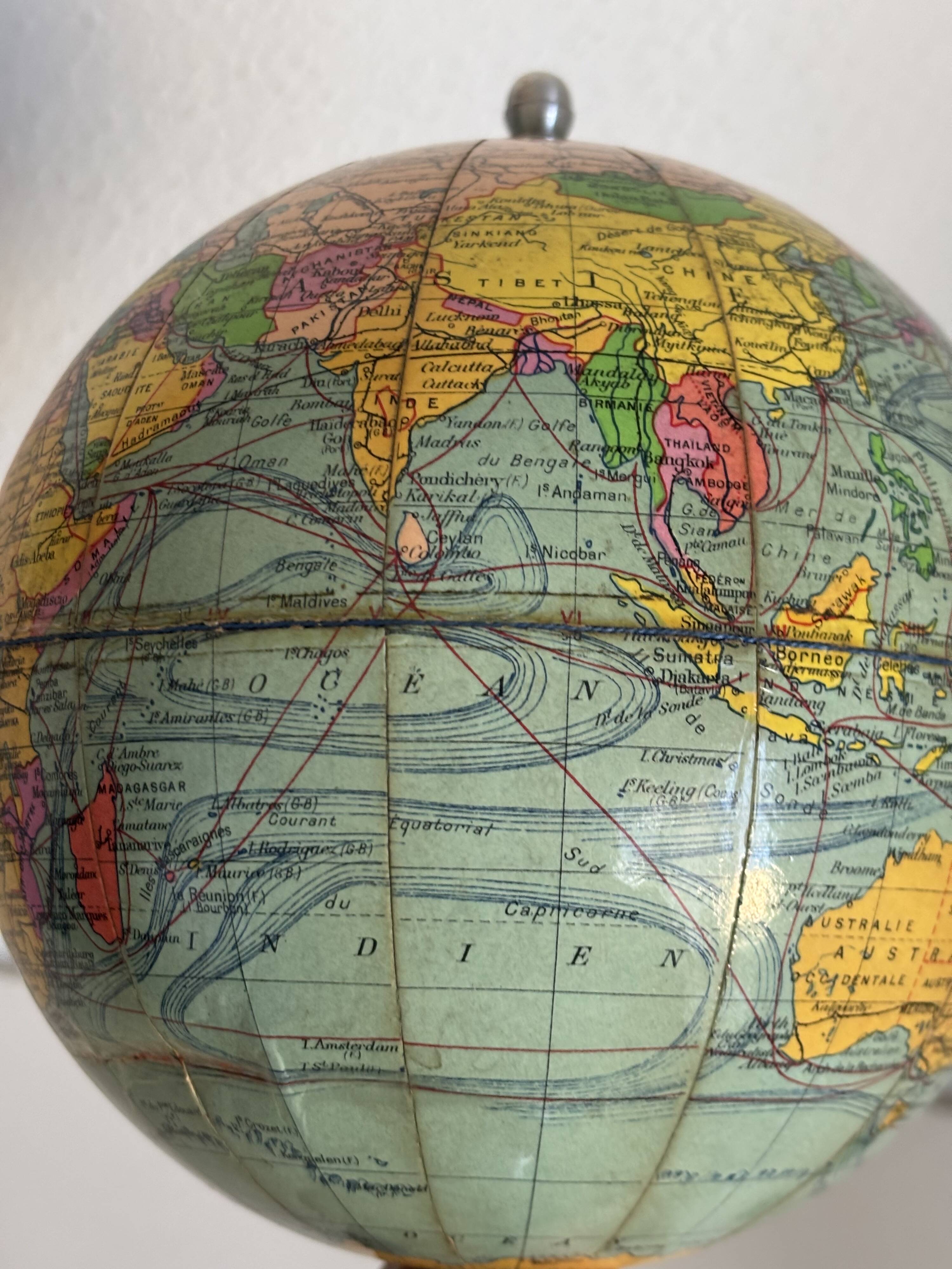 Vintage 1950 terrestrial globe by Girard Barrère Forest Thomas - 26 cm