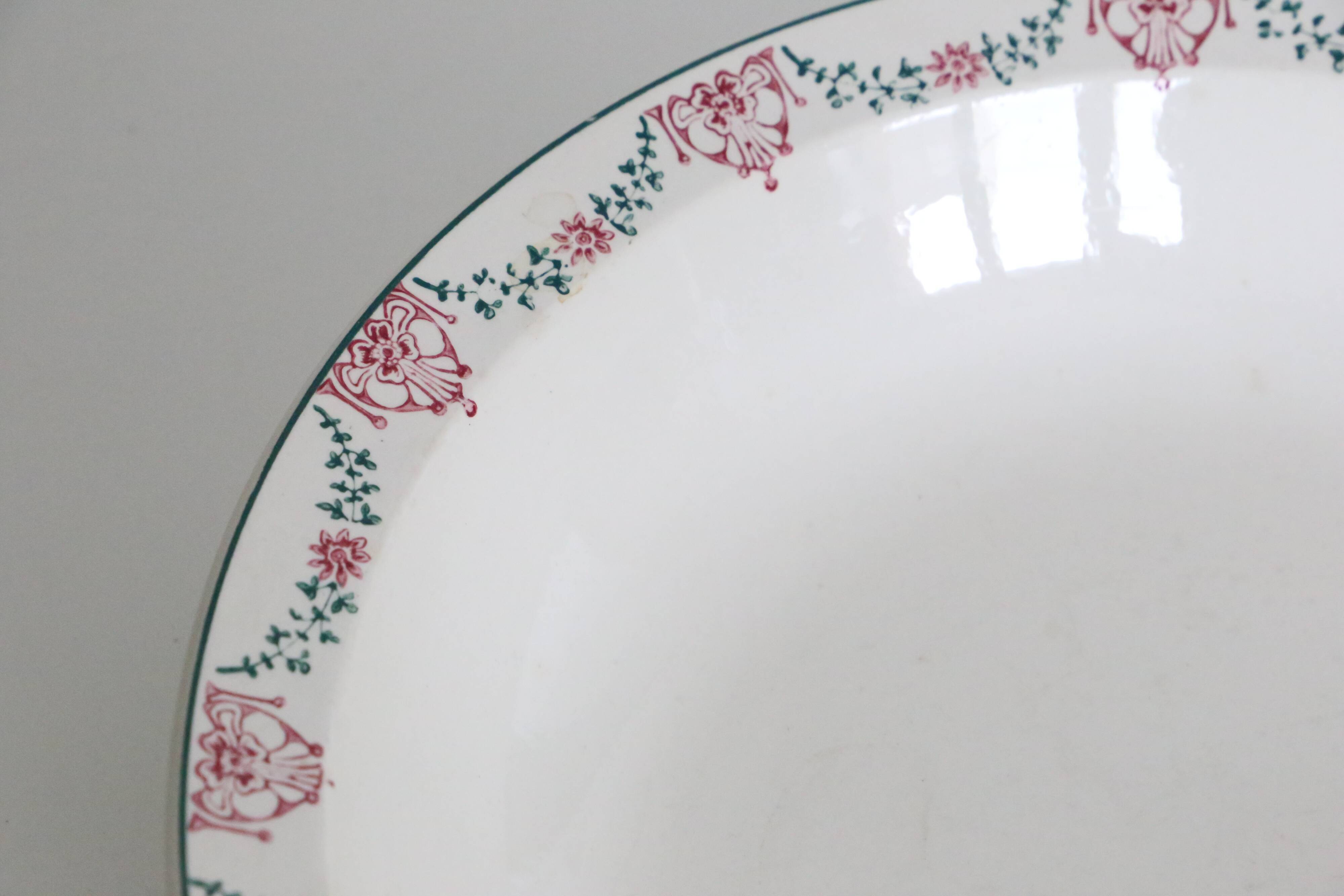 Plat rond et creux terre de fer, Longwy, 1930